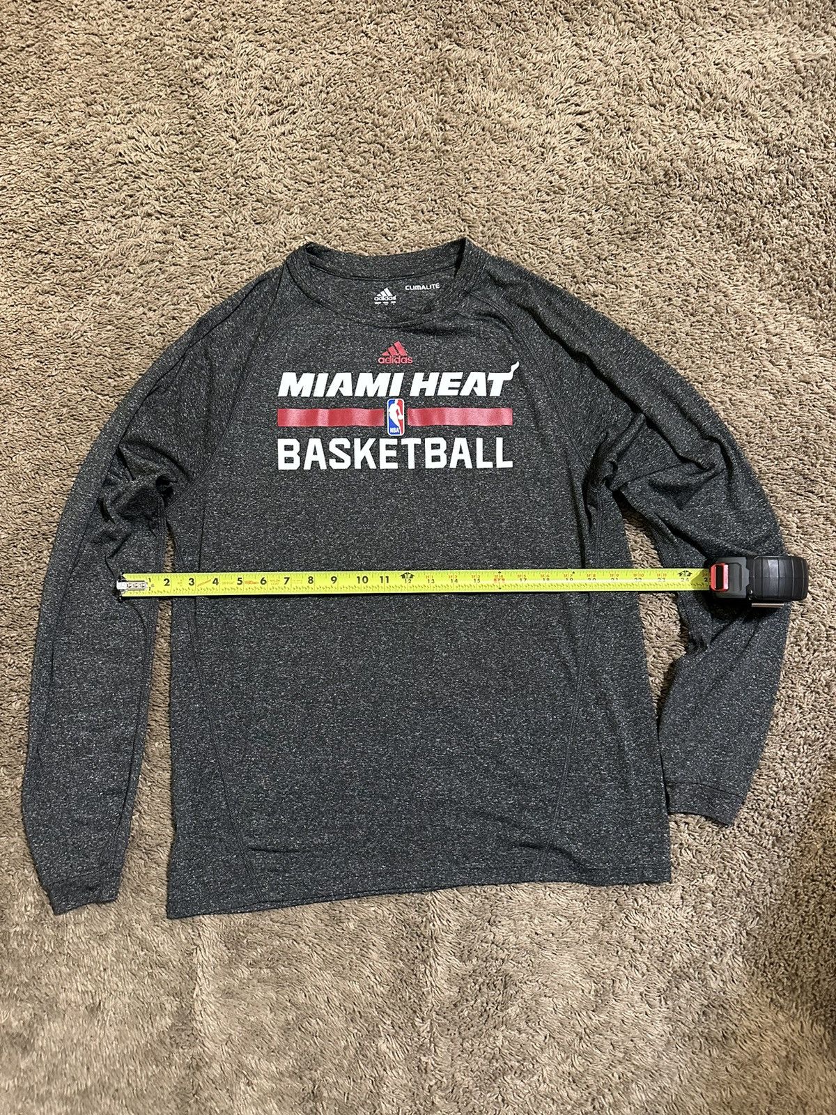 Adidas × NBA × Vintage Vintage Adidas NBA Miami Heat shirt 00s size small Size US S / EU 44-46 / 1 - 4 Thumbnail