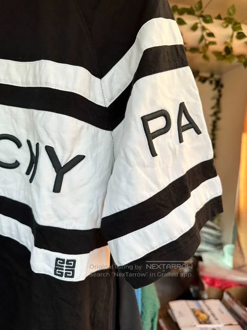 Givenchy Givenchy Classic Black and White Letter Logo Raglan Short Size US L / EU 52-54 / 3 - 3 Thumbnail