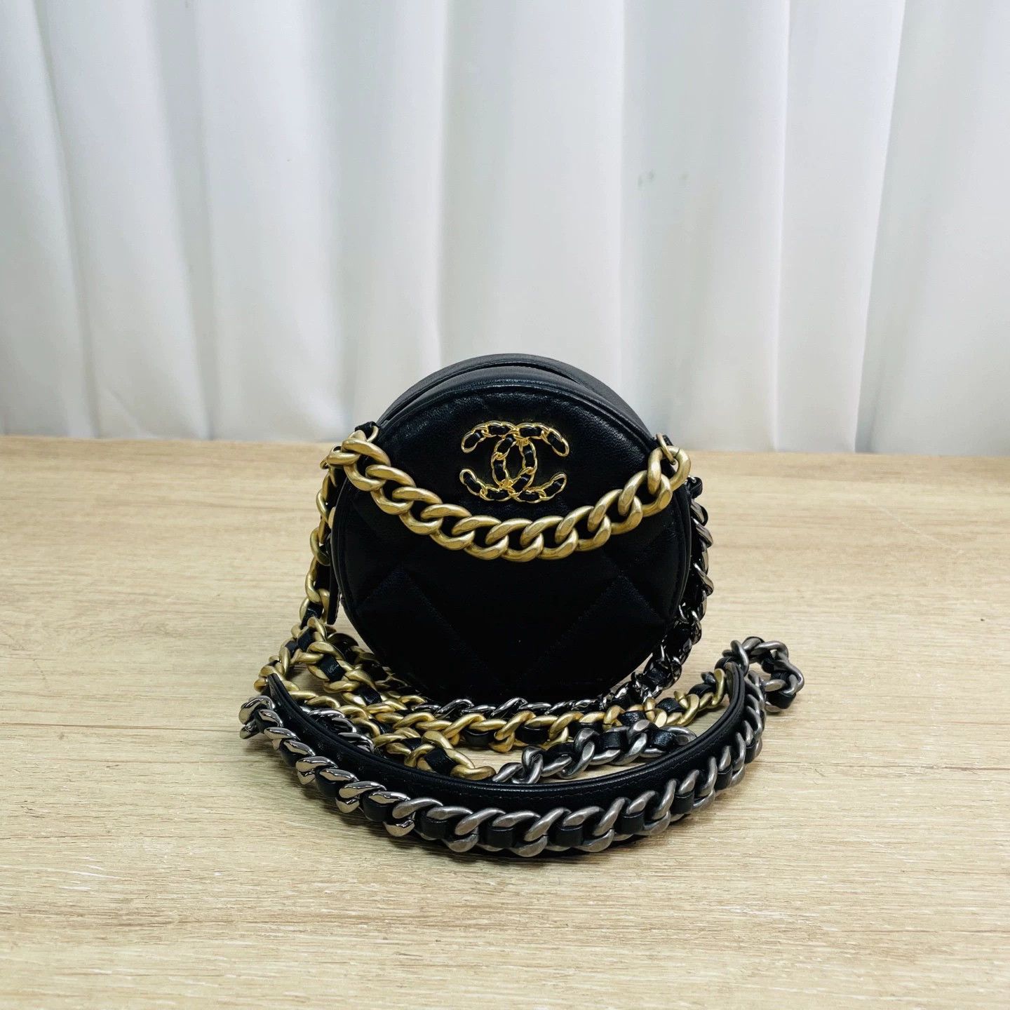Chanel Pre-loved Bag Very good condition Size ONE SIZE - 1 Thumbnail