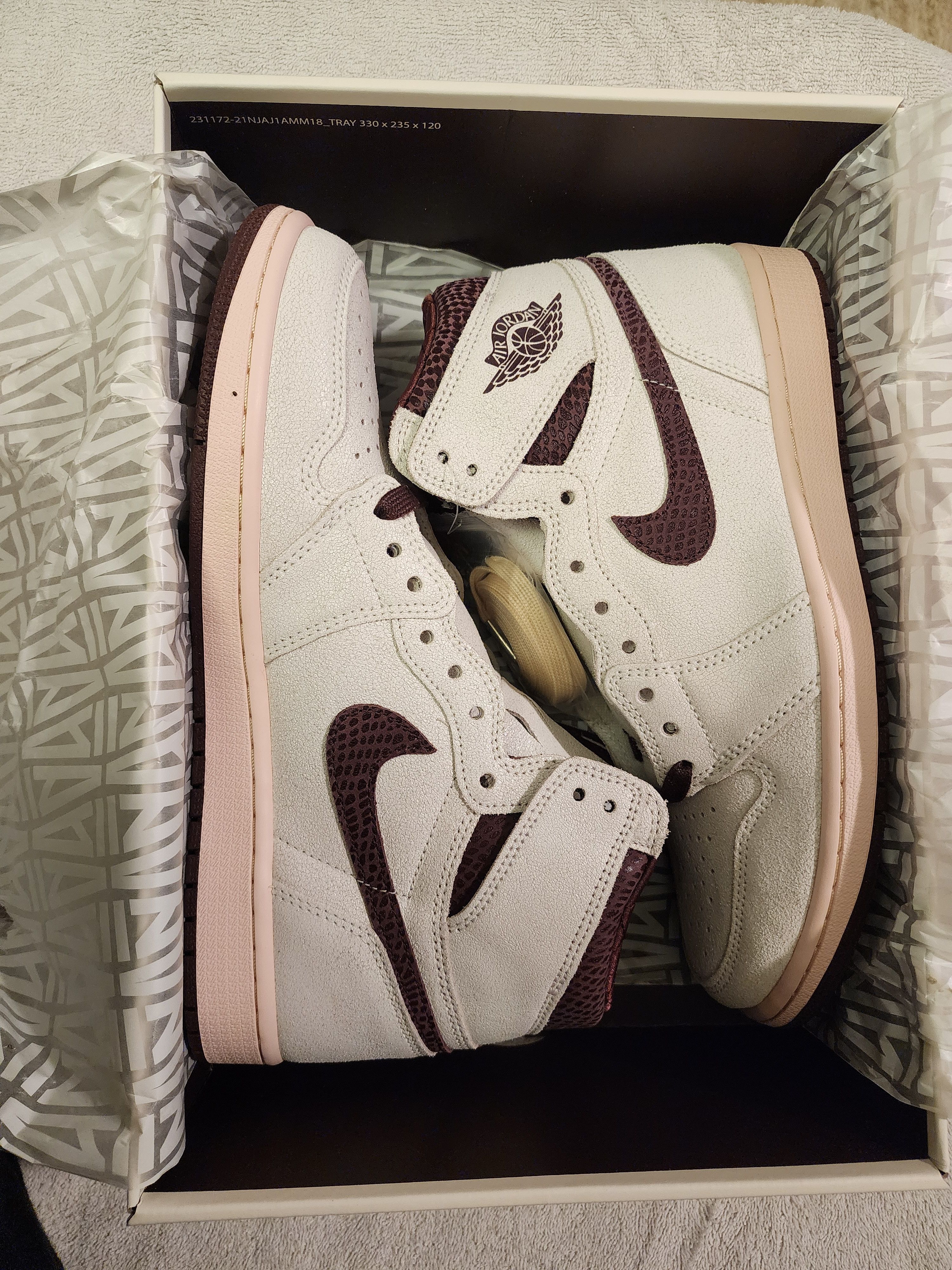A Ma Maniere × Jordan Brand Jordan 1 Retro High OG A Ma Manière Size US 11 / EU 44 - 4 Thumbnail