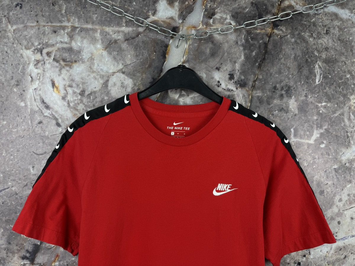 Nike Men’s Nike T-Shirt With Side Stripes Streetwear Size Medium Size US M / EU 48-50 / 2 - 2 Thumbnail
