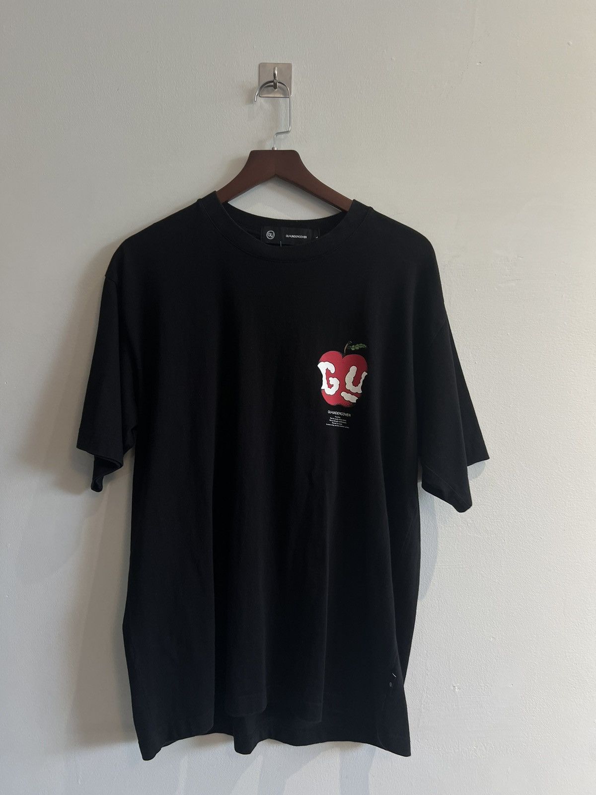 GU × Undercover UNDERCOVER X GU RARE APPLE LOGO TEE Y2K Size US L / EU 52-54 / 3 - 1 Thumbnail