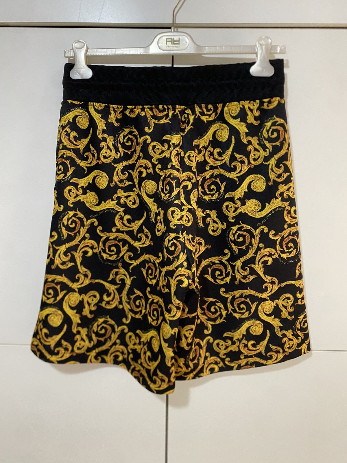 Versace Jeans Couture Versace Jeans Culture Sketch Print Triacetate Shorts S, new. Size 27" / US 4 / IT 40 - 7 Thumbnail