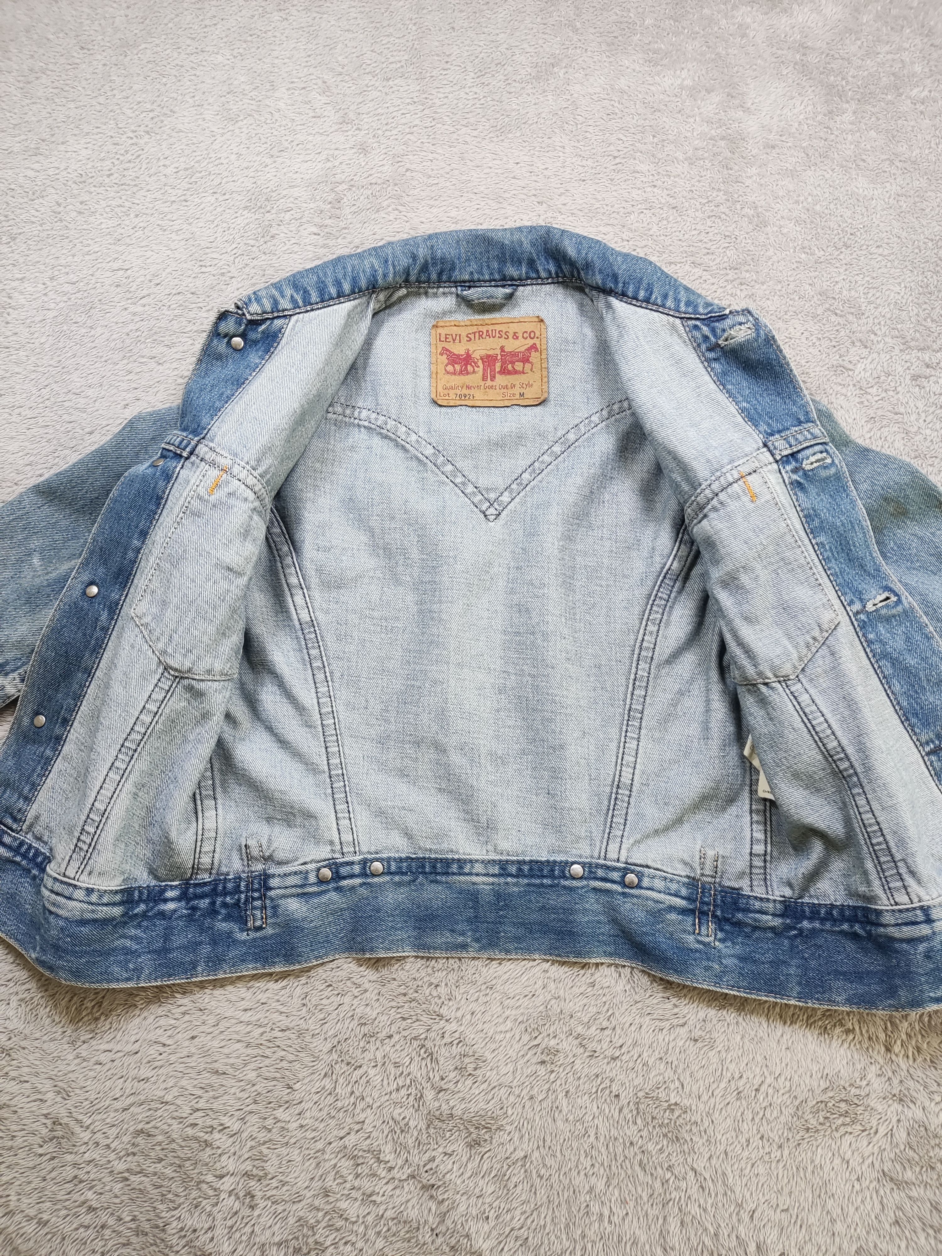 Levi's Levi’s Vintage Distressed faded Denim Trucker Jacket Size M Size M / US 6-8 / IT 42-44 - 17 Thumbnail