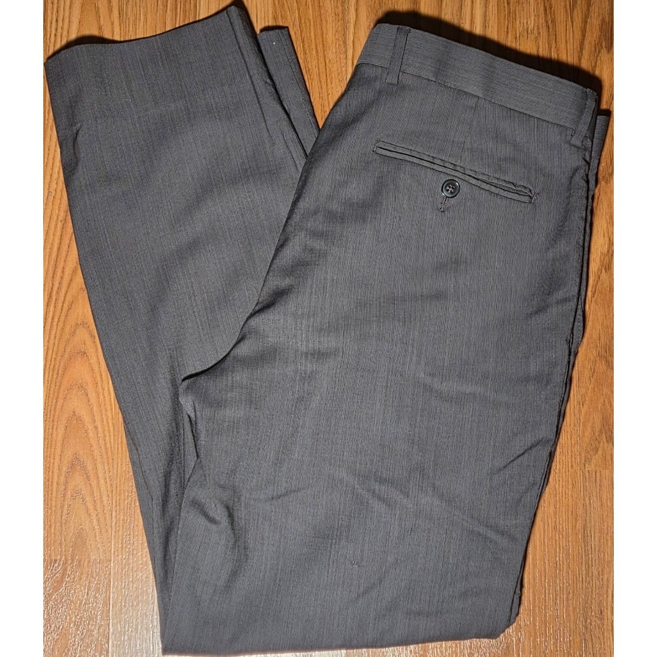 Calvin Klein Stylish Men's Calvin Klein 100% Wool Grey Slacks 33W 32L Size US 33 - 2 Thumbnail