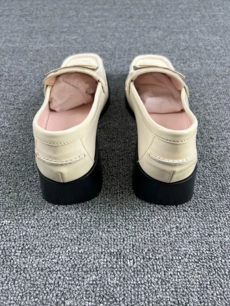 Vintage Roger Vivier White Leather Loafers. Size US 5 / EU 37 - 4 Thumbnail