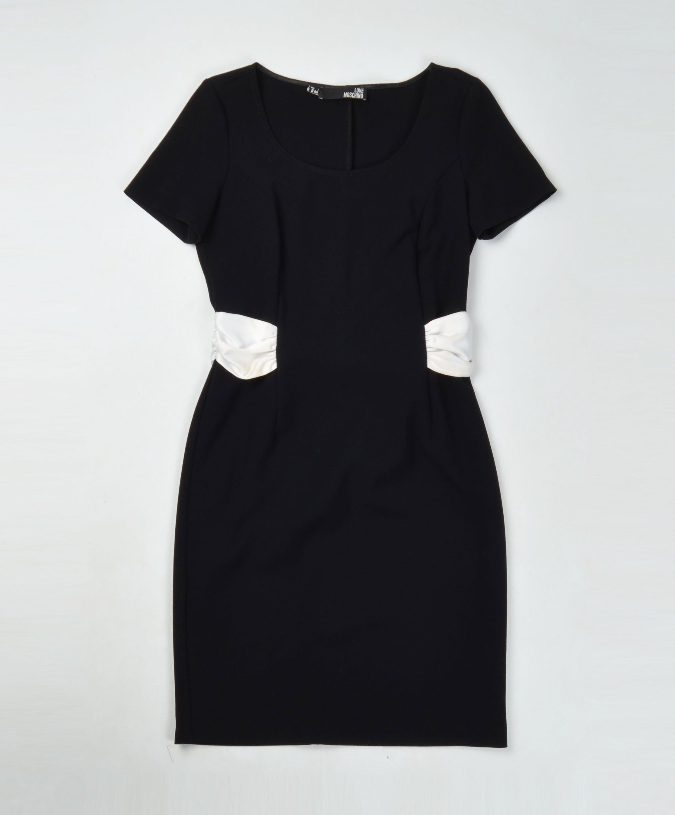 Love Moschino Love Moschino Short Sleeve Knee Length Dress with White Bow Size M / US 6-8 / IT 42-44 - 4 Thumbnail
