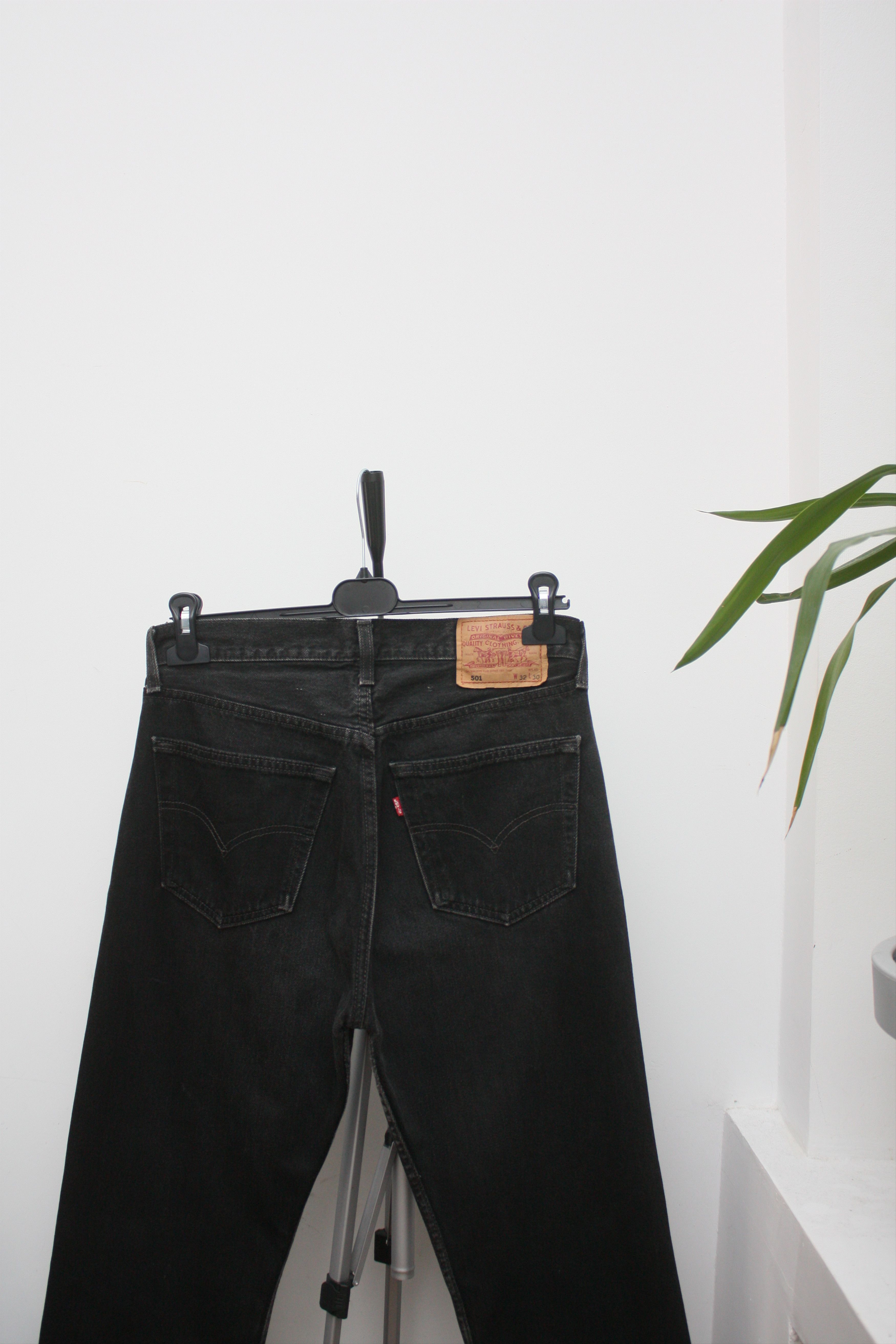Levi's Vintage Clothing Levi's 501 Vintage Black Denim Jeans W32L30 Made In UK Size US 32 / EU 48 - 1 Thumbnail