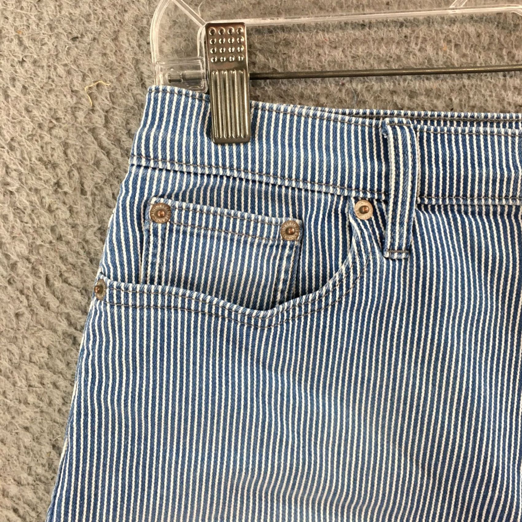 Calvin Klein Calvin Klein Short Bermuda Mid Rise Cuffed Hem Cotton Blend Blue Womens 6 Shirt Casual Modern 30 Blue 5-Pocket Denim Spring Summer Fall Women Size 28" / US 6 / IT 42 - 2 Thumbnail