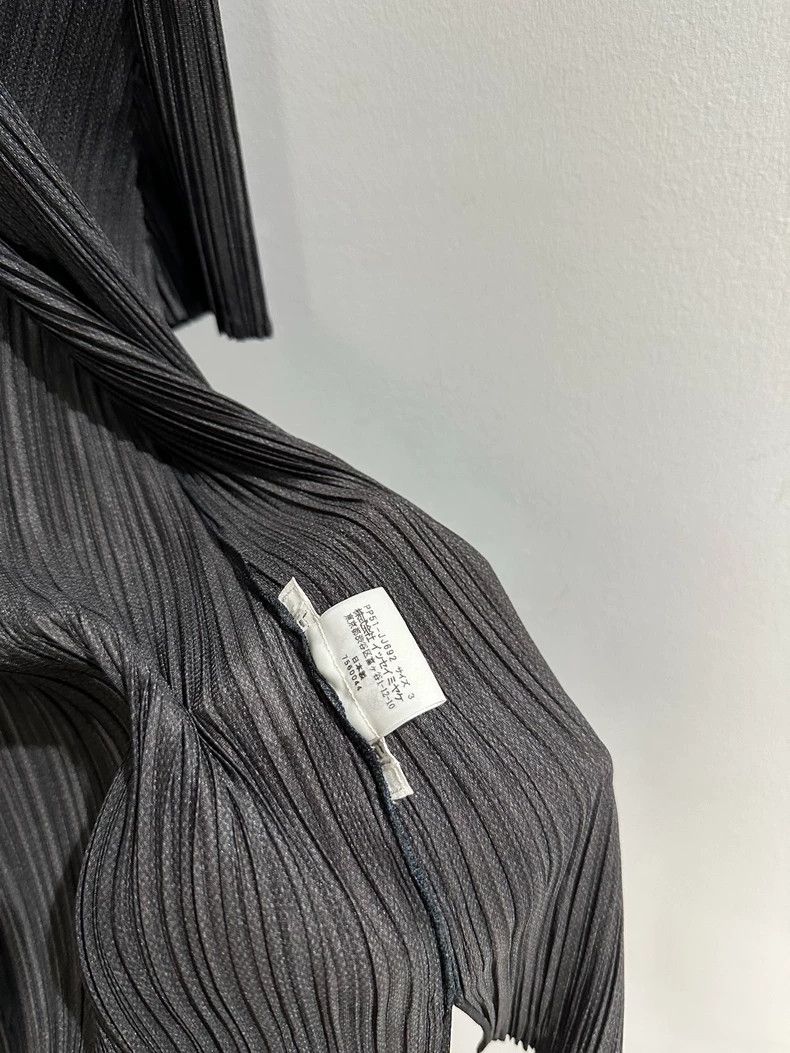 Issey Miyake Issey Miyake size:3 Grey pleated short-sleeved shirt Size M / US 6-8 / IT 42-44 - 9 Thumbnail