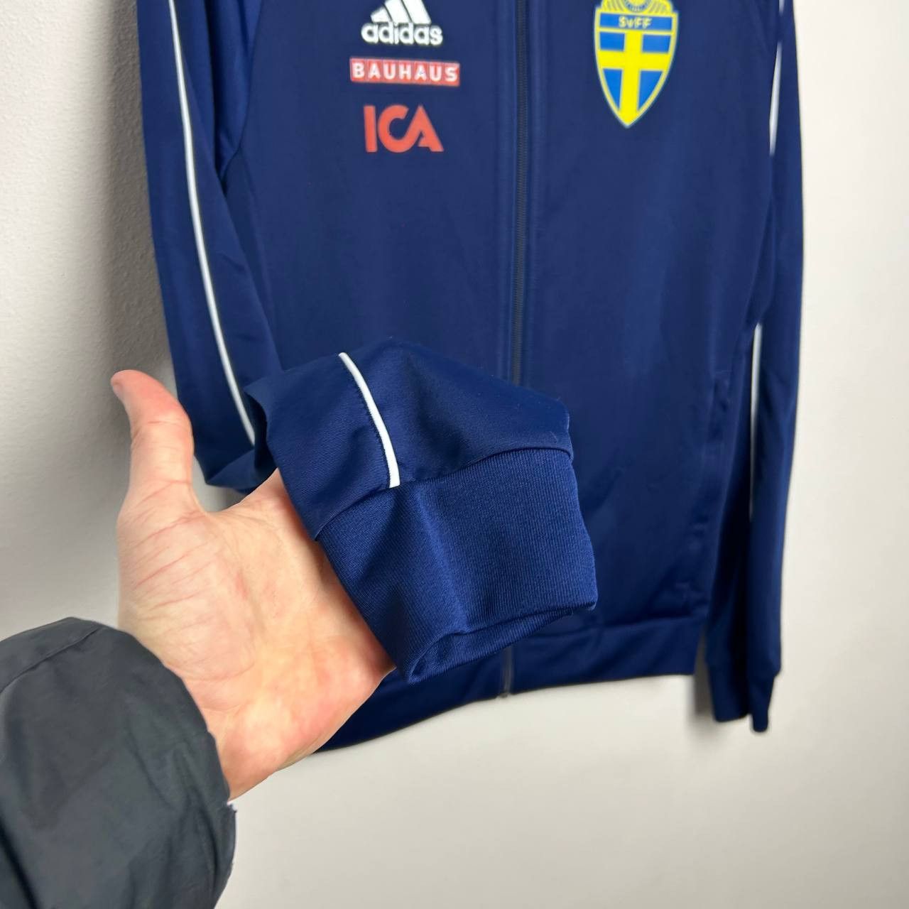 Adidas Mens Adidas Sweden national soccer training sweatshirt Size US XS / EU 42 / 0 - 6 Thumbnail