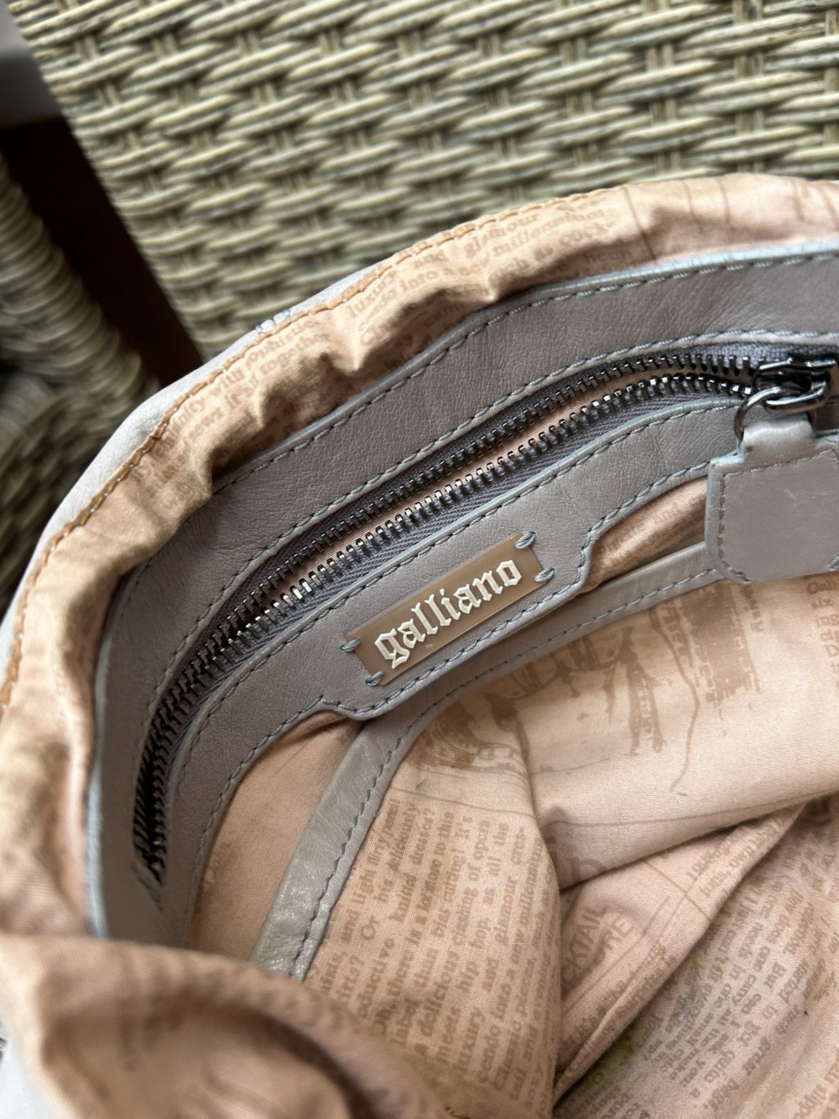 John Galliano × Vintage Vintage Galliano Leather Gray Crossbody Bag Gazette Lining Size ONE SIZE - 10 Thumbnail