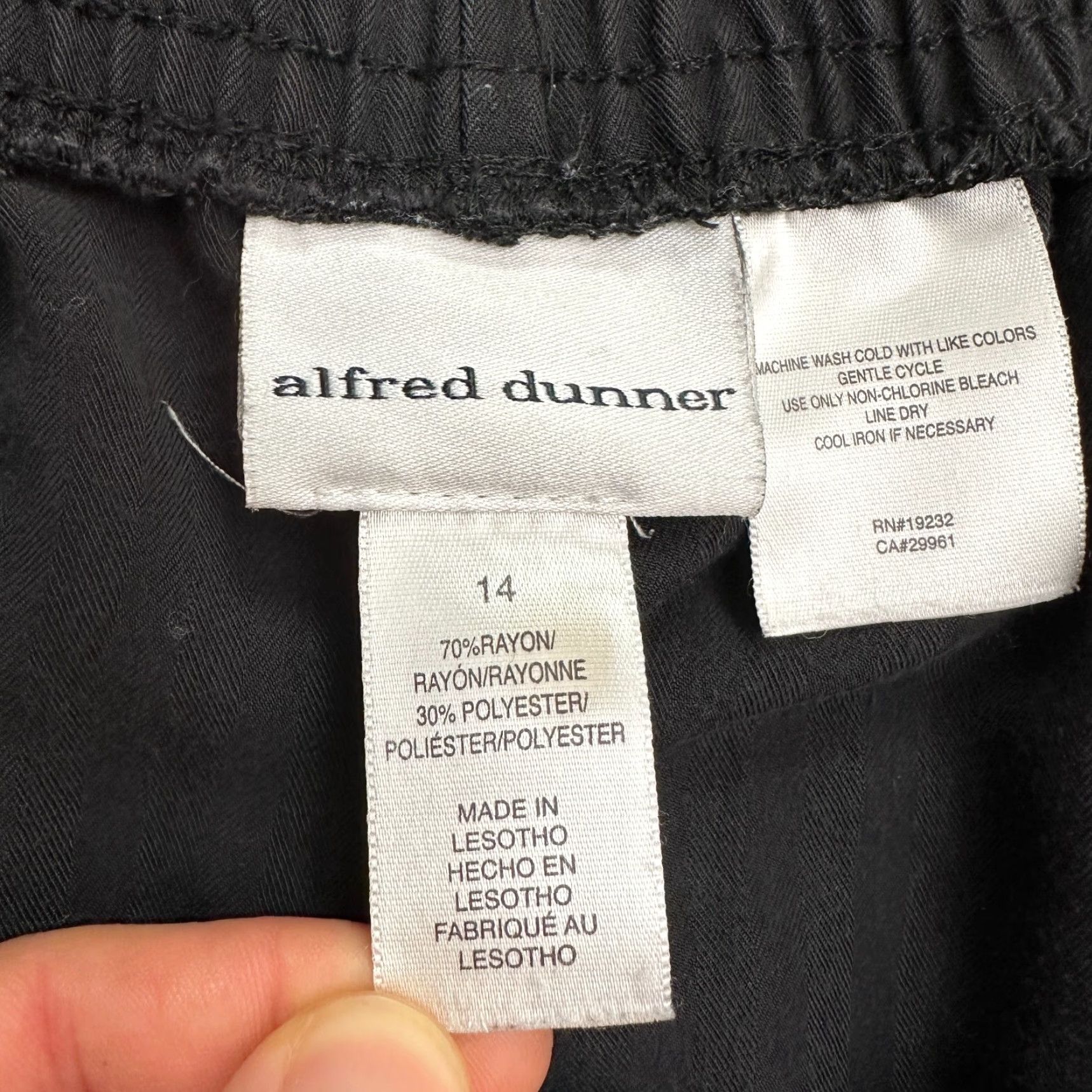 Vintage Alfred Dunner Pants Womens 14 Black Elastic Waist Workwear Straight Leg 32 Inseam 25.5 in Premium Shirt? Size 36" / US 14 / IT 50 - 4 Thumbnail
