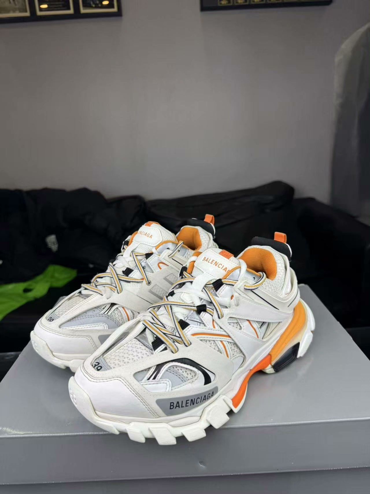 Balenciaga Balenciaga White Lowtop Sneakers 39 Women Size US 8.5 / IT 38.5 - 1 Thumbnail