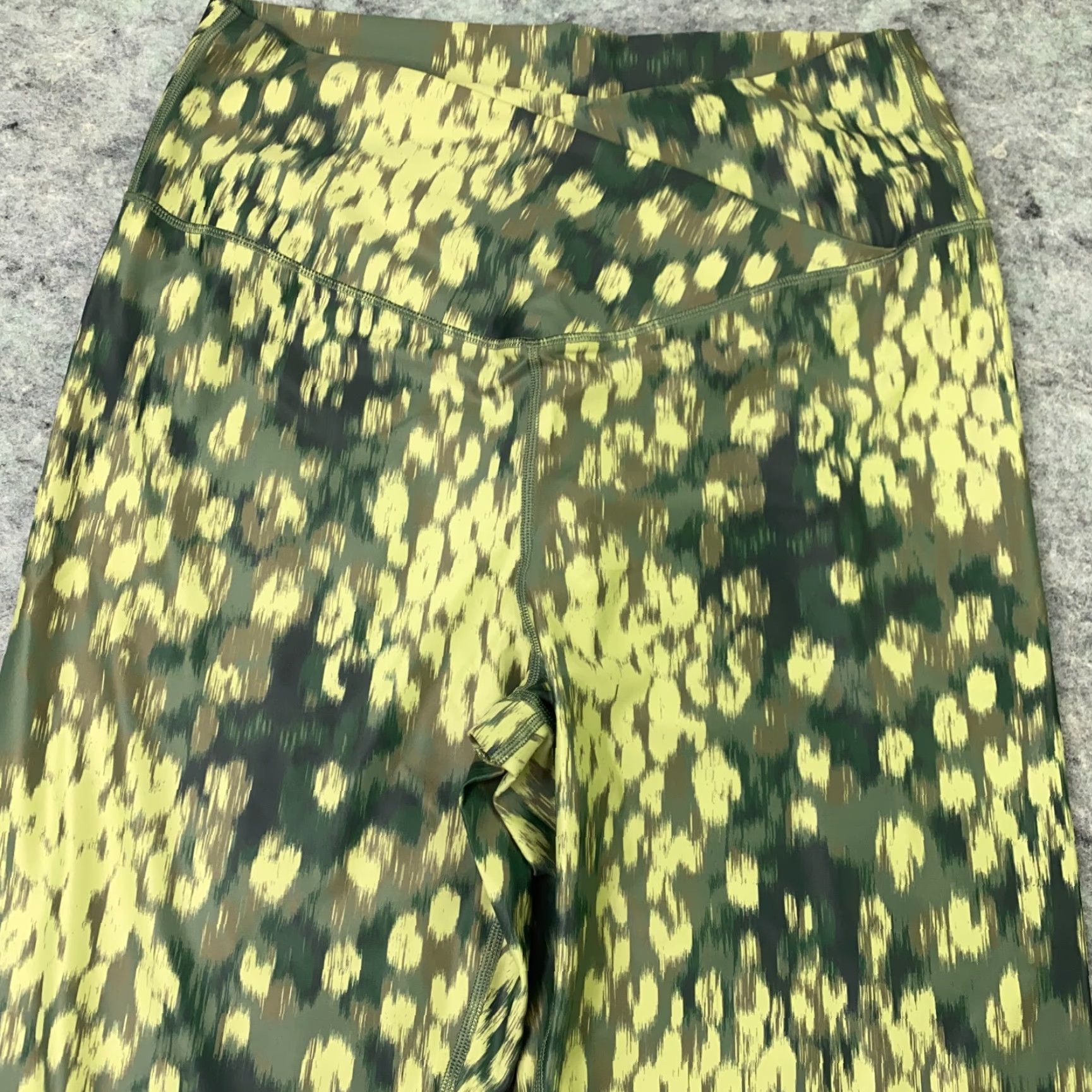 Vintage Aerie Leggings Womens XL Tall Green Camouflage Hi-Rise Stretch Yoga Long Inseam 28.5in Ankle Casual Activewear Women Size 40" / US 18 - 2 Thumbnail