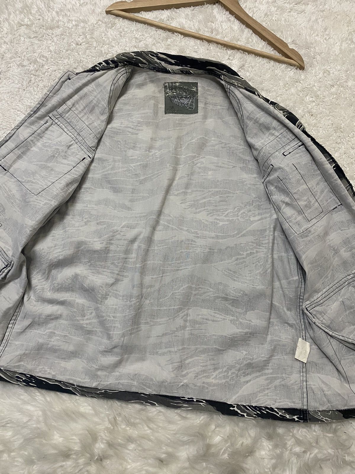 Wtaps MILITARY SPEC TIGER STRIPE CAMOUFLAGE WTAPS BUTTON UP SHIRT Size US L / EU 52-54 / 3 - 11 Thumbnail