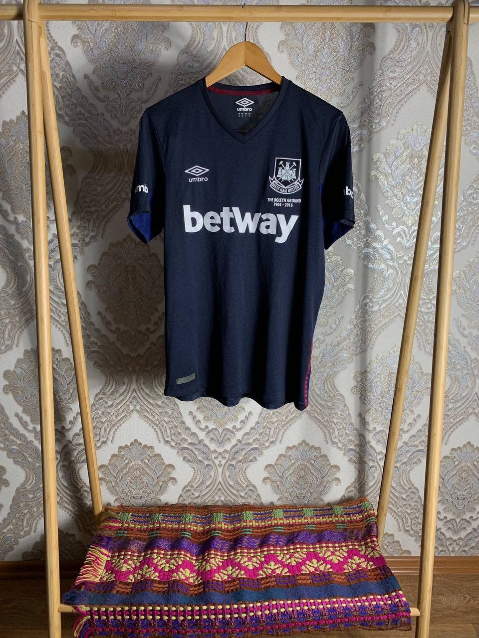 Vintage VERY RARE UMBRO FC WEST HAM UNITED ENGLAND SOCCER JERSEY 90s Size US S / EU 44-46 / 1 - 1 Thumbnail