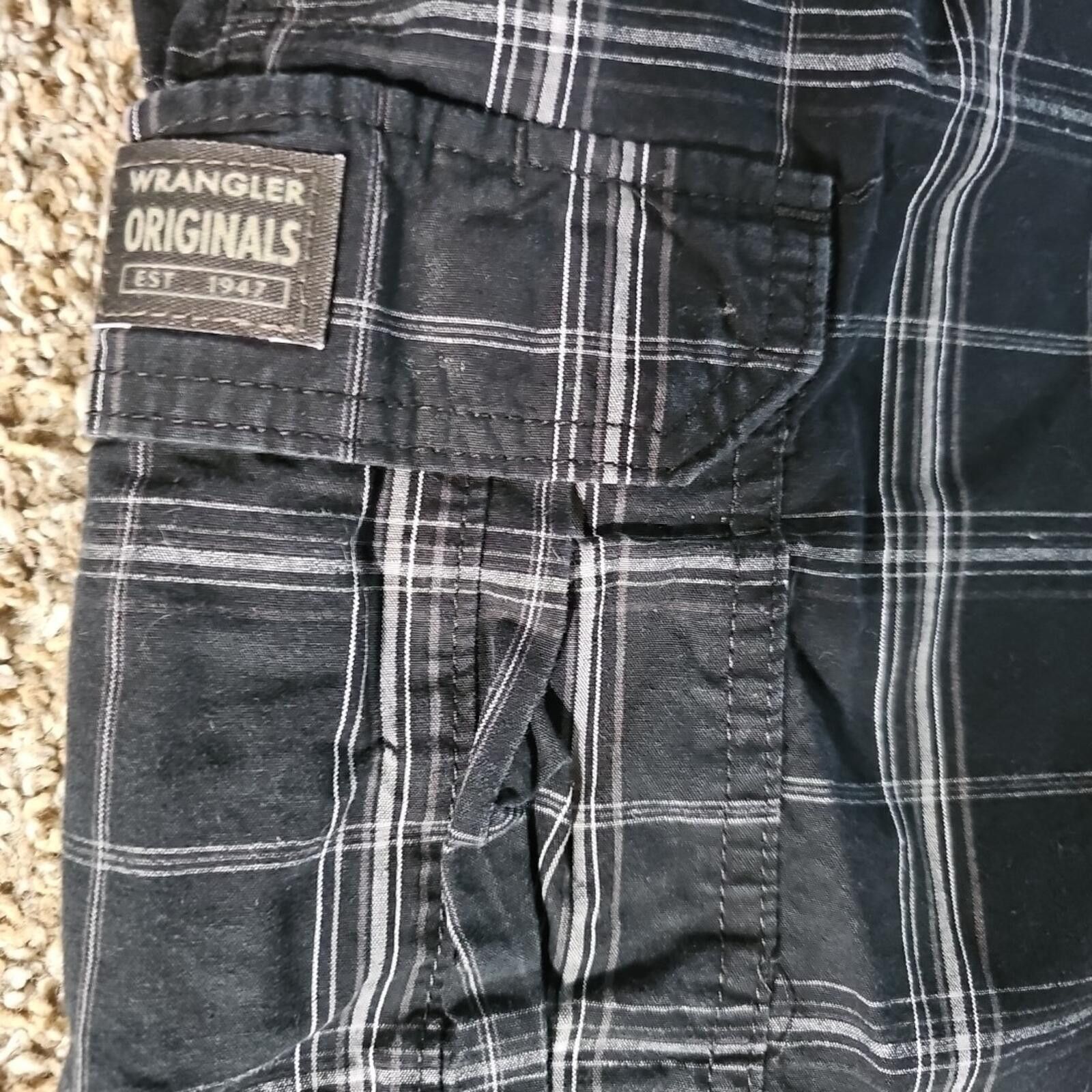 Wrangler Wrangler Originals Black Cargo Shorts 38 Size US 38 / EU 54 - 2 Thumbnail