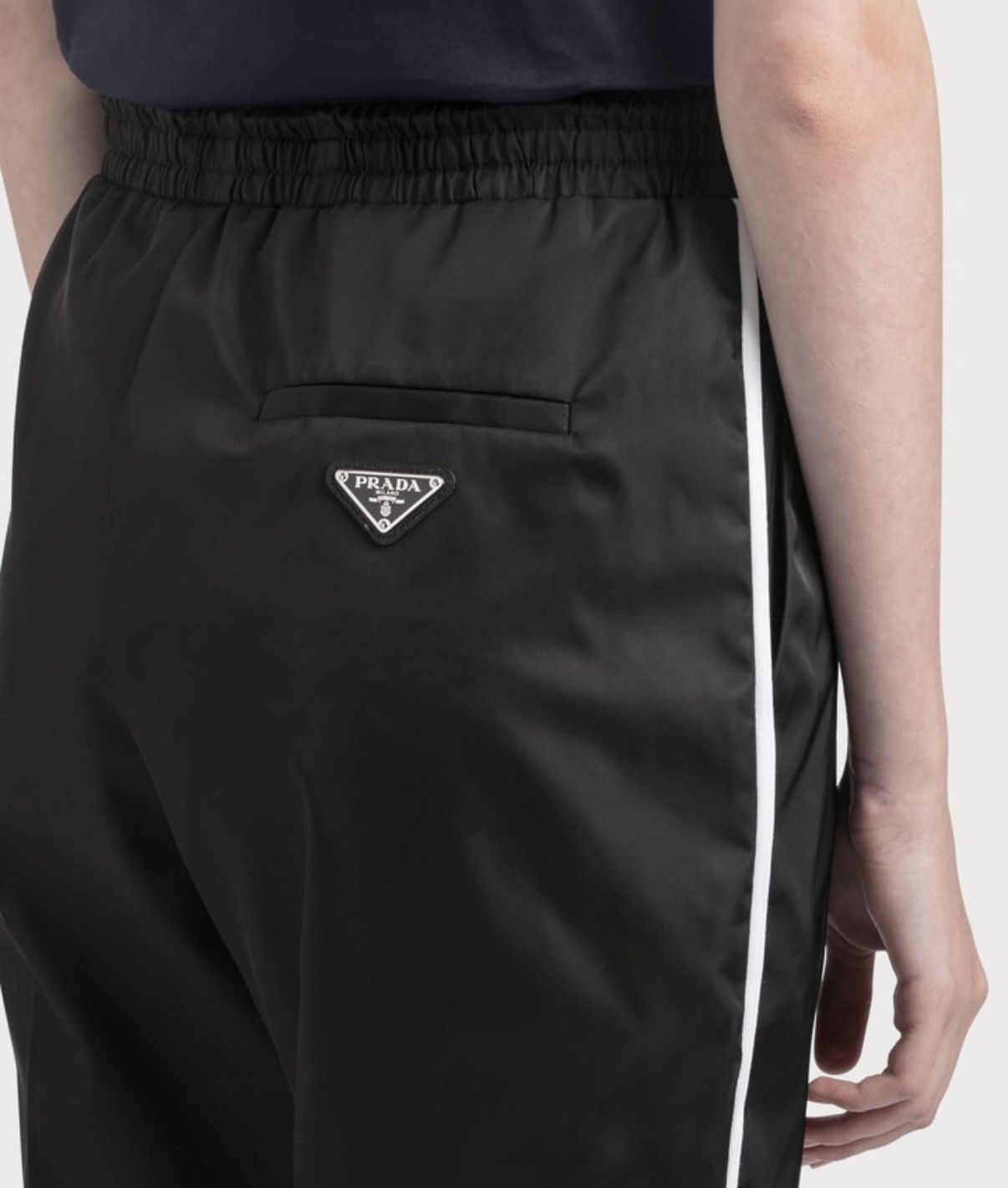 Prada PRADA Nylon Bermuda Shorts with White Piping Size 27" / US 4 / IT 40 - 5 Thumbnail