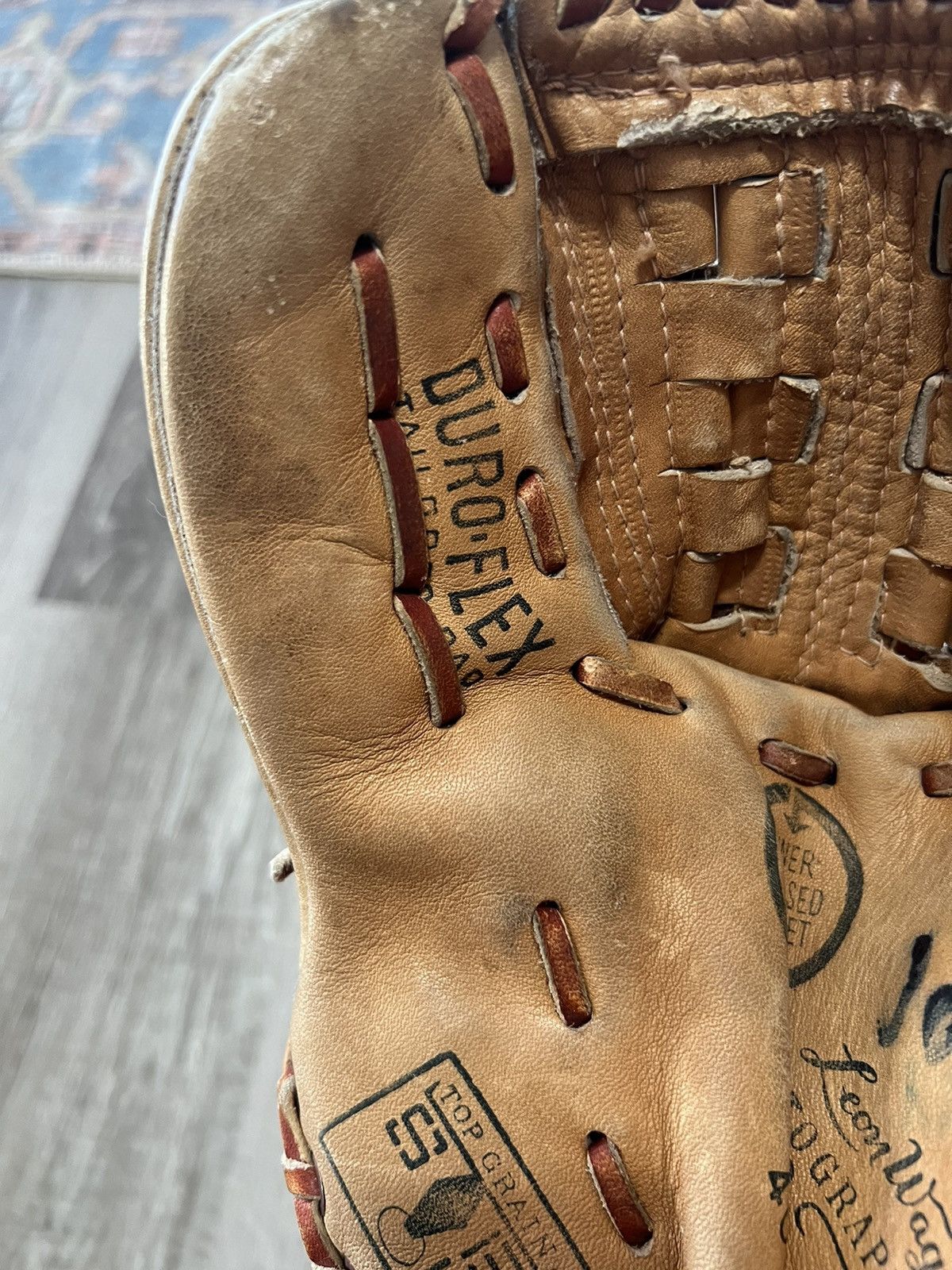 Vintage Vintage Baseball Glove Leon Wagner Made in Japan Size ONE SIZE - 2 Thumbnail
