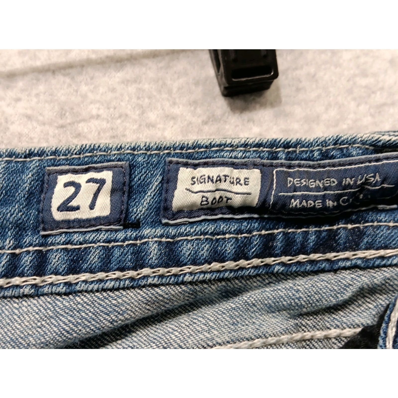 Miss Me VINTAGE Miss Me Jeans Women's 27 × 29 Boot Cut Distressed Medium Wash Cross Logo Modern Classic Jeans Womens Size 27" / US 4 / IT 40 - 6 Thumbnail