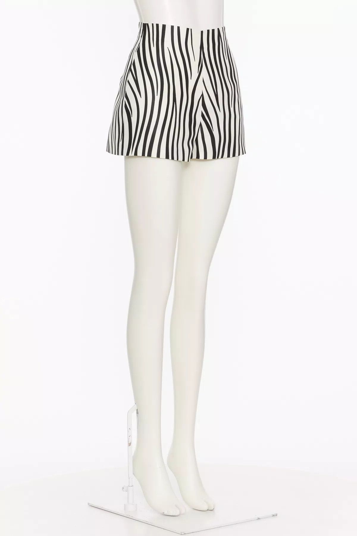 Valentino o1s1wg110925 Crepe Couture Shorts 1966 Print in Black Size 30" / US 8 / IT 44 - 4 Thumbnail
