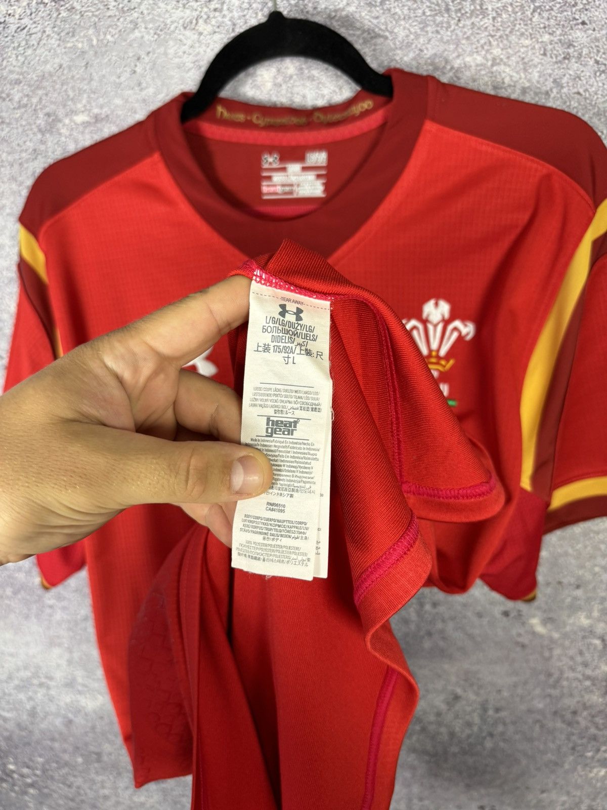 Under Armour Men’s Rugby Union Wales 2015/16 Home Under Armour Jersey Size US L / EU 52-54 / 3 - 10 Thumbnail