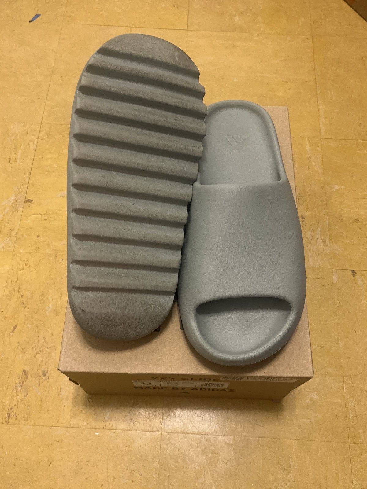 Yeezy Yeezy Salt Slides Size US 11 / EU 44 - 3 Thumbnail