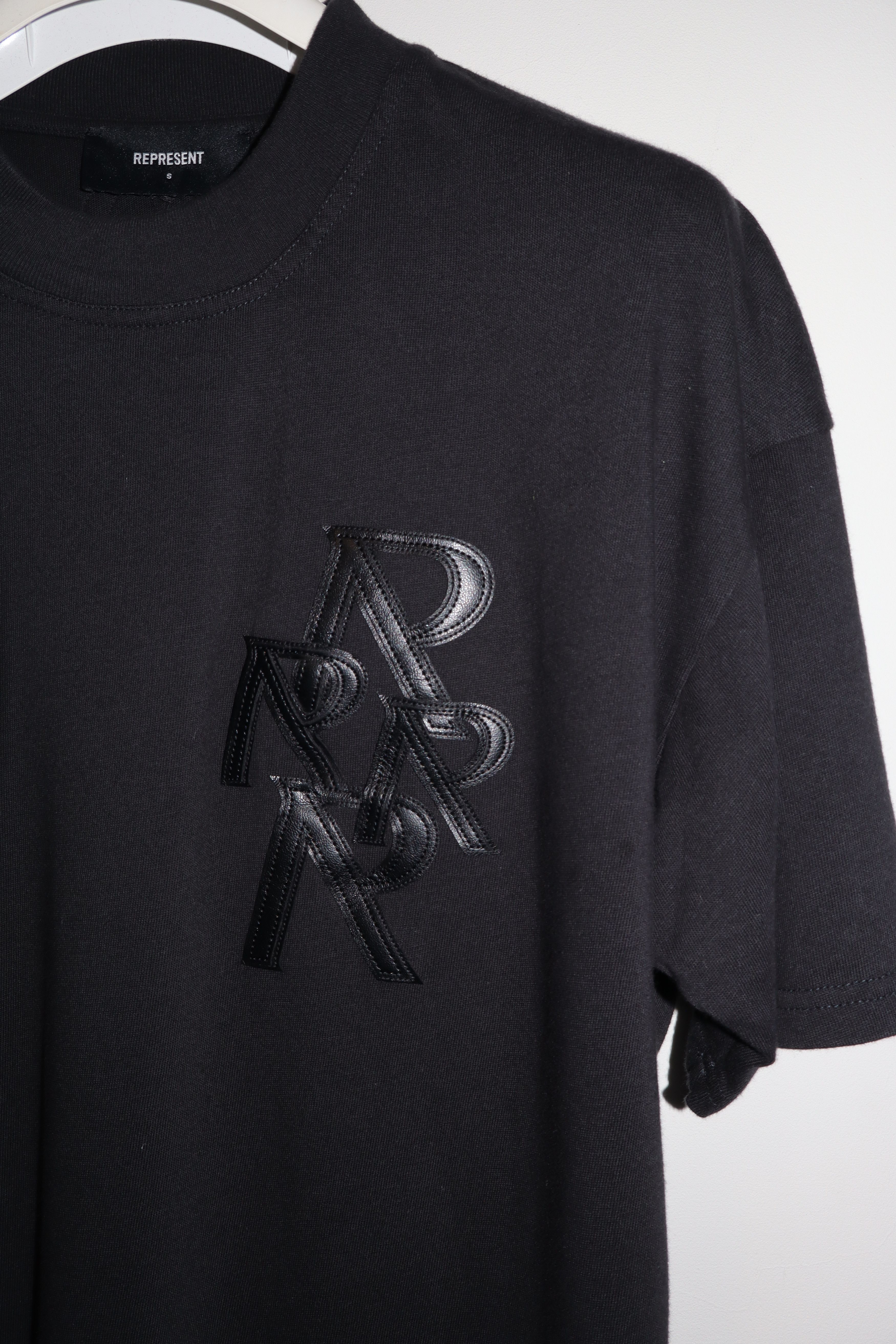 Represent Clo. APPLIQUE INITIAL T-SHIRT Size US M / EU 48-50 / 2 - 1 Thumbnail