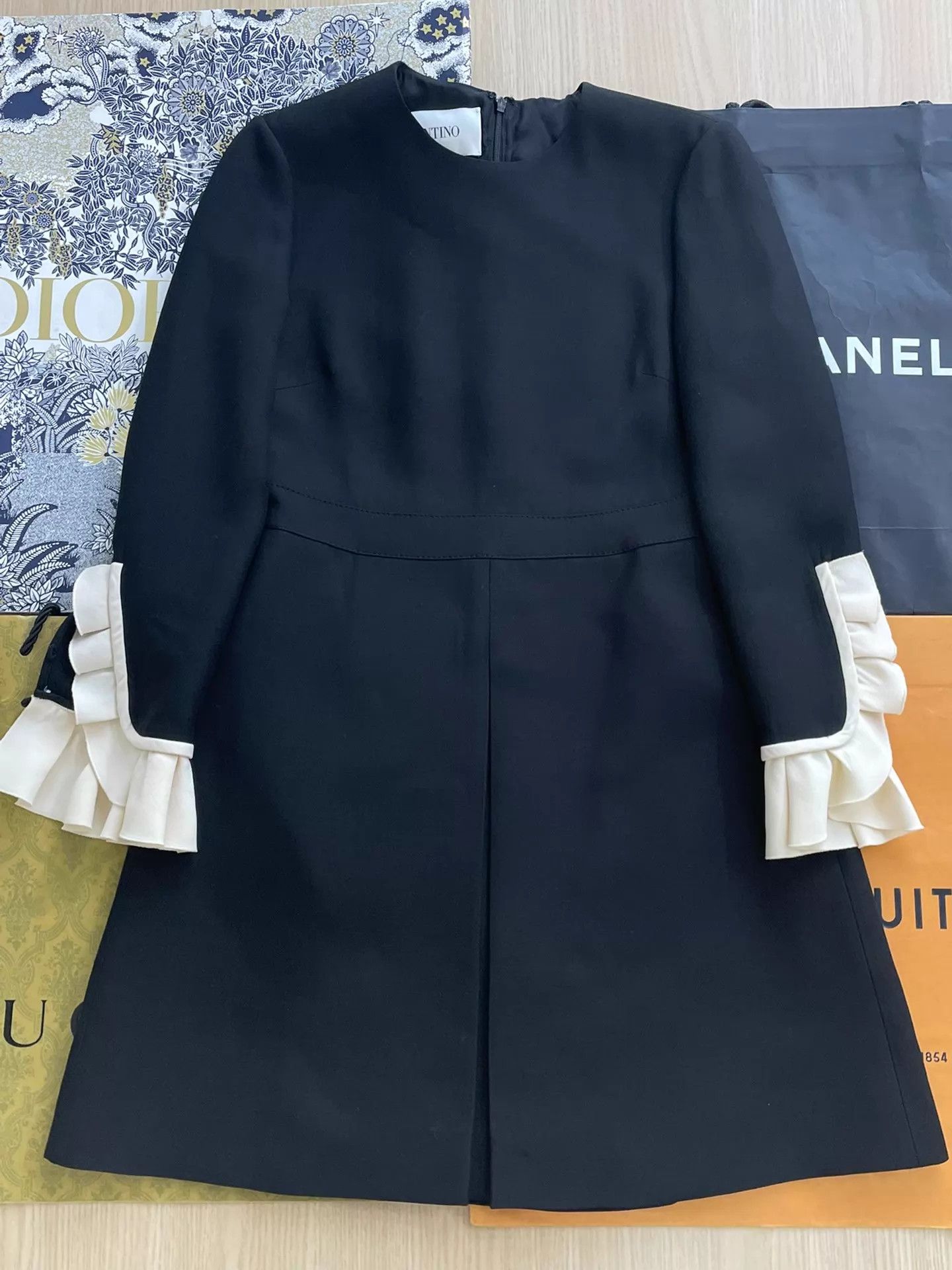 Valentino Valentino Black & White Colorblocked Dress 42 Women's Size M / US 6-8 / IT 42-44 - 1 Thumbnail