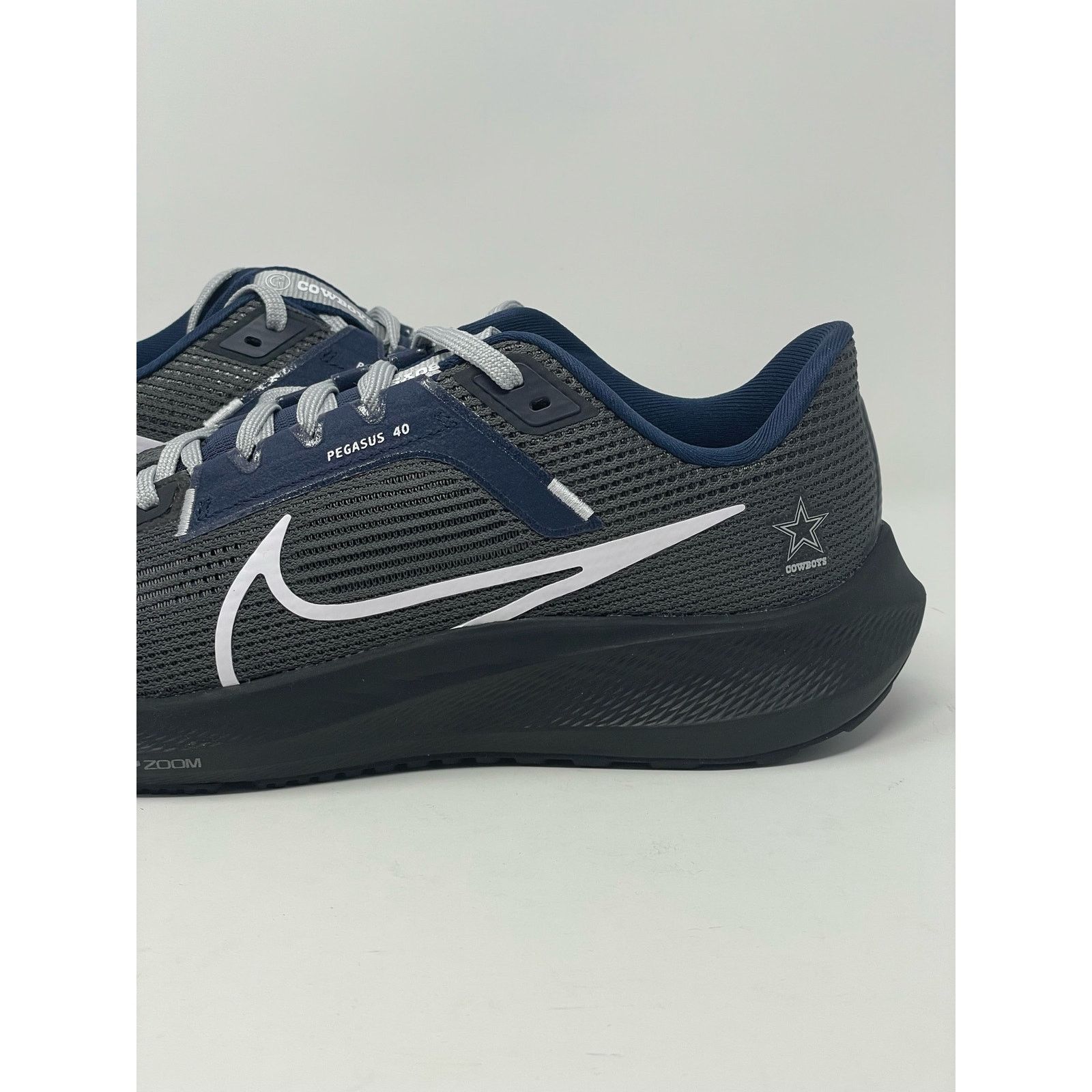 Nike Nike Air Zoom Pegasus 40 Dallas Cowboys NFL Mens Size 11 Size US 11 / EU 44 - 6 Thumbnail