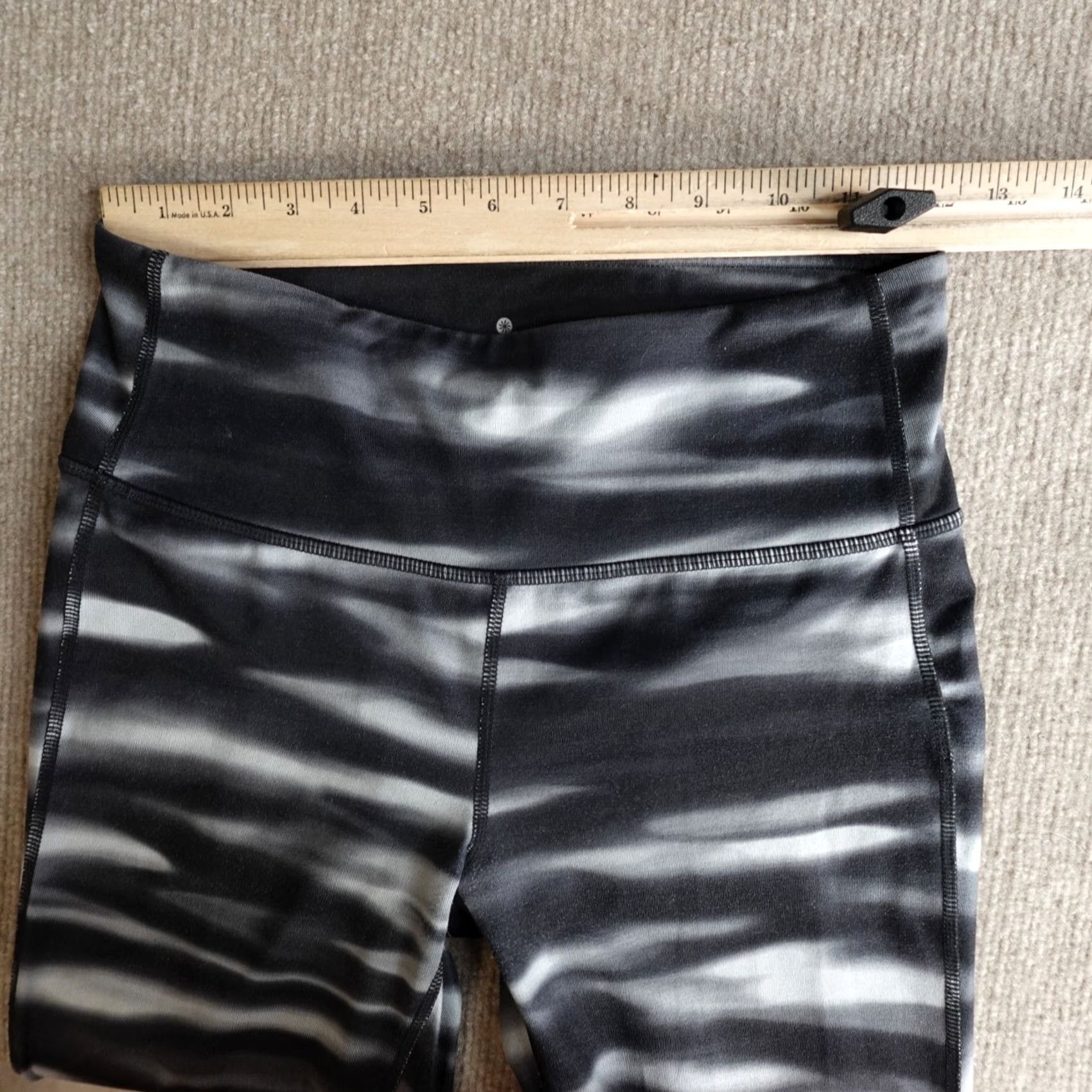 Athleta Athleta Chaturanga Capri Leggings Small Black White Striped High Rise H2O Size 28" / US 6 / IT 42 - 5 Thumbnail