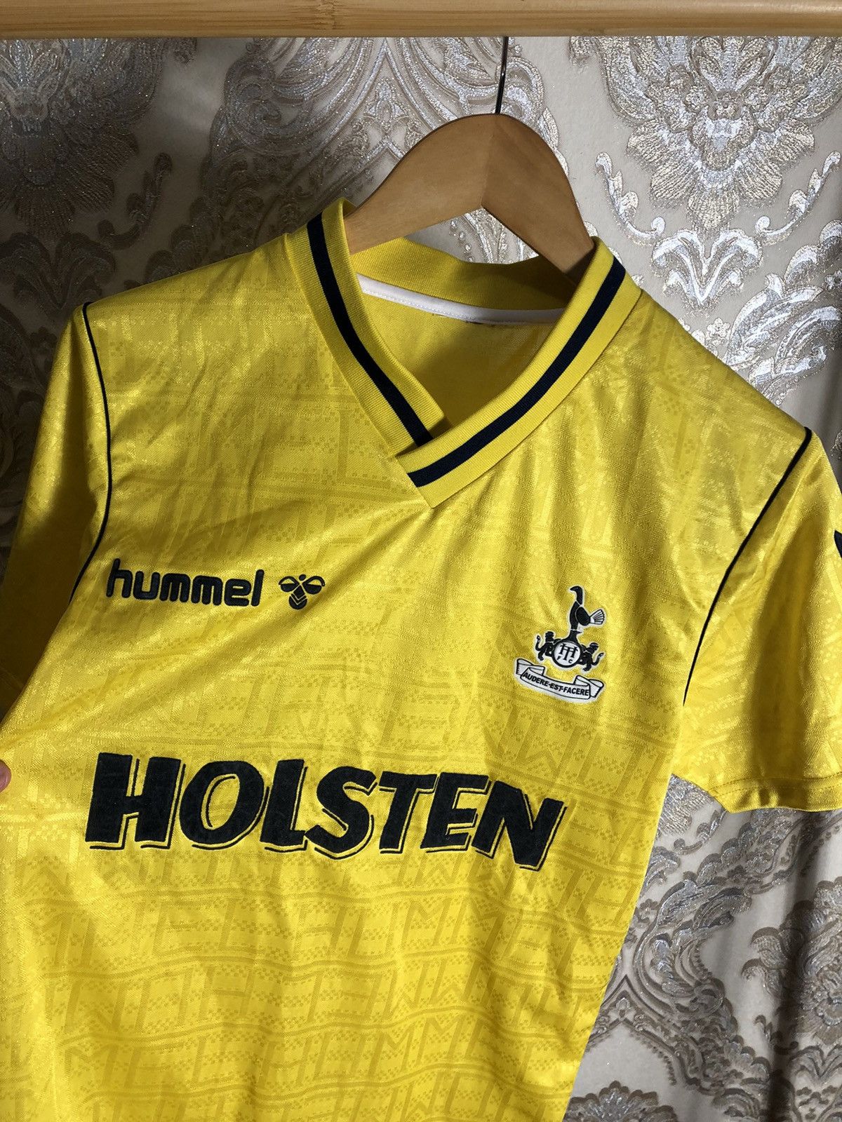 Vintage VERY RARE HUMMEL FC TOTTENHAM HOTSPUR ENGLAND SOCCER JERSEY Size US S / EU 44-46 / 1 - 3 Thumbnail