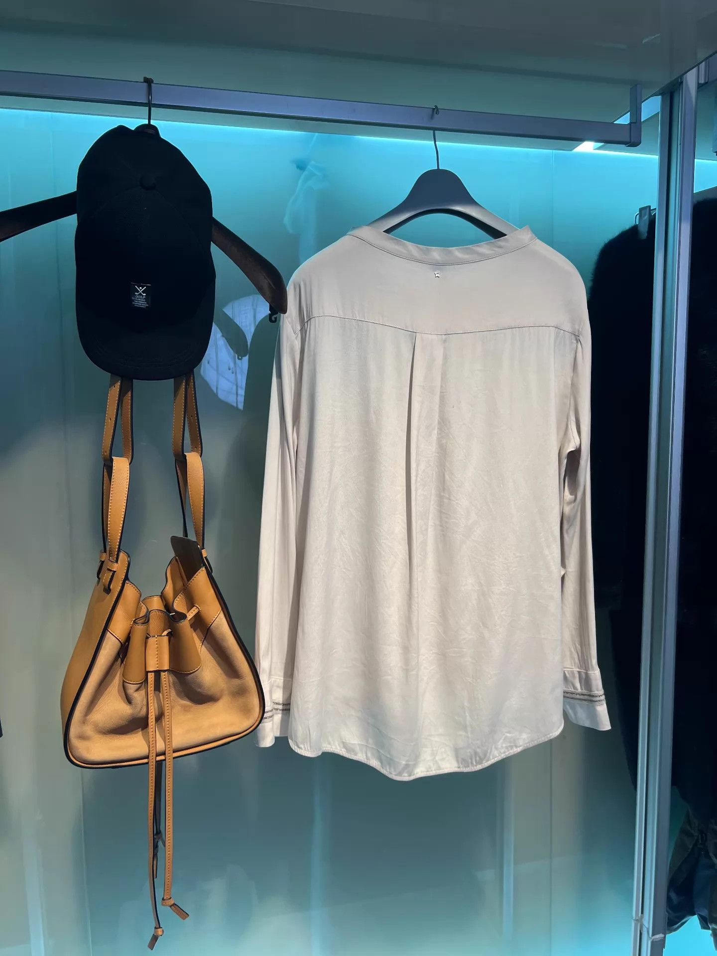 Other Lorena Antoniazzi Oversized Ivory Silk Shirt 42 Size US XS / EU 42 / 0 - 3 Thumbnail