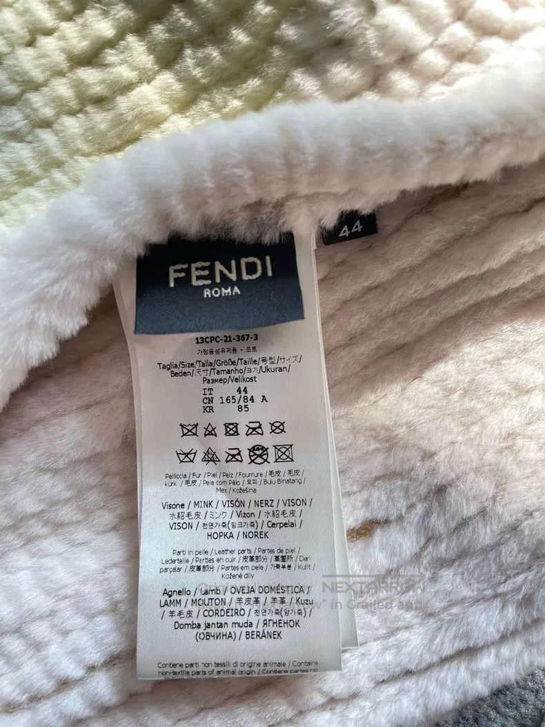 Fendi Fendi The man is wearing a fur coat that has been carefull Size US S / EU 44-46 / 1 - 5 Thumbnail