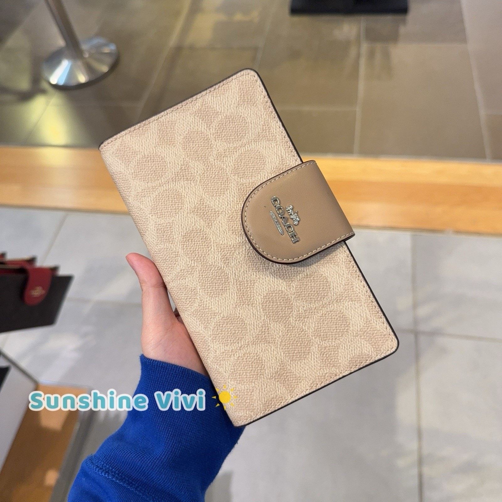 Coach NWT Coach Phone Wallet Signature Canvas CW780 SV/Sand/Taupe Size ONE SIZE - 1 Thumbnail