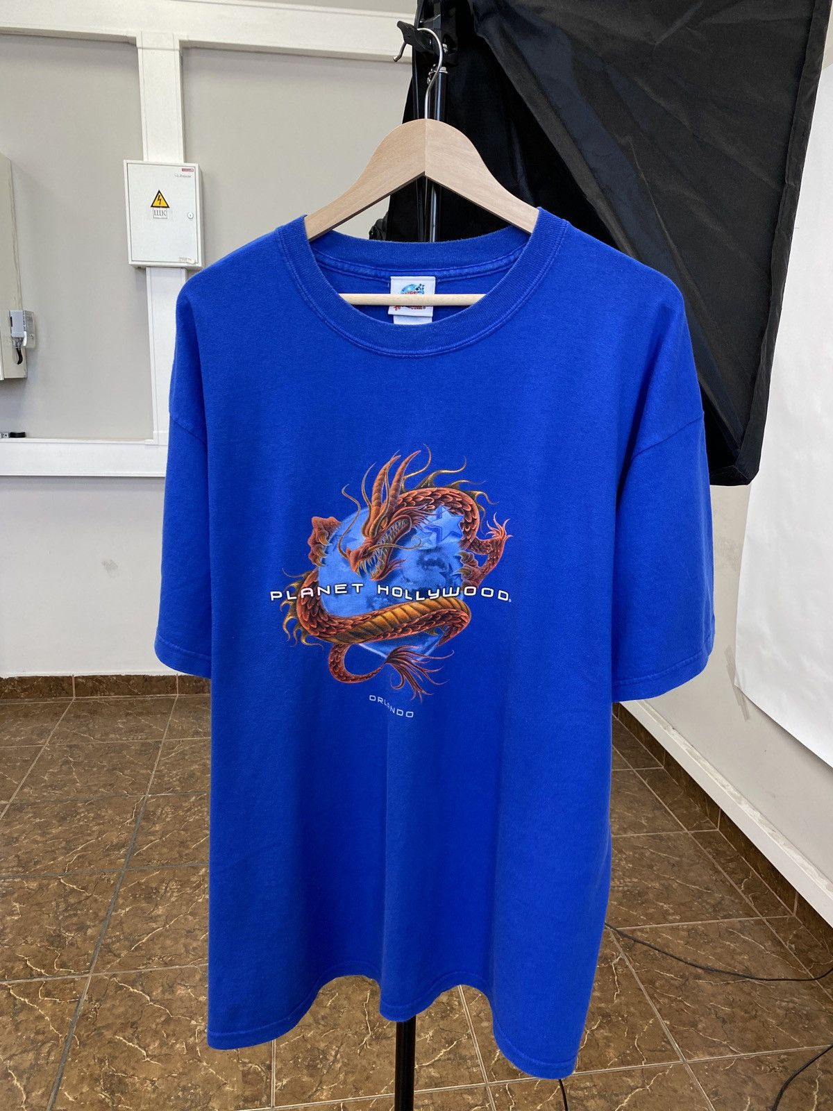Planet Hollywood 🇺🇸 Vintage 1998 Planet Hollywood Orlando Japan Style T-Shirt Size US XL / EU 56 / 4 - 1 Thumbnail
