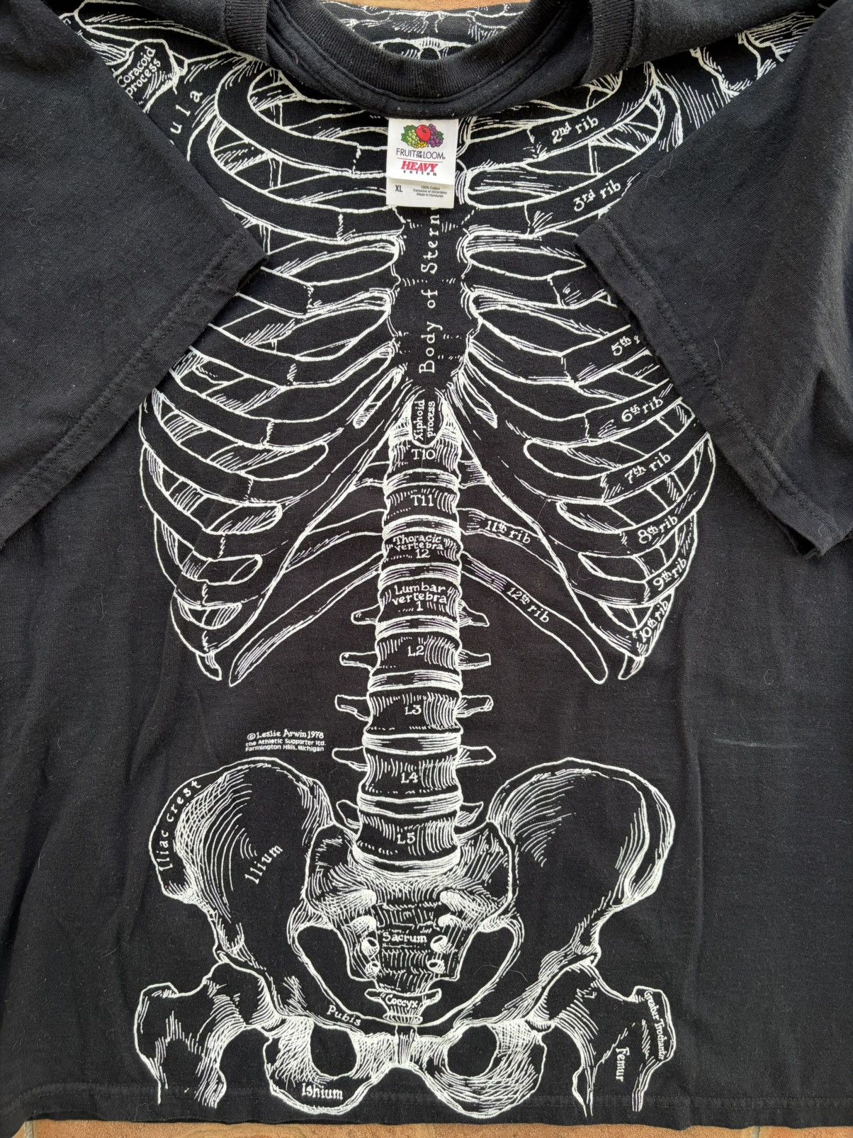 Gildan Vintage Skeleton Anatomy tee Size US XL / EU 56 / 4 - 2 Thumbnail