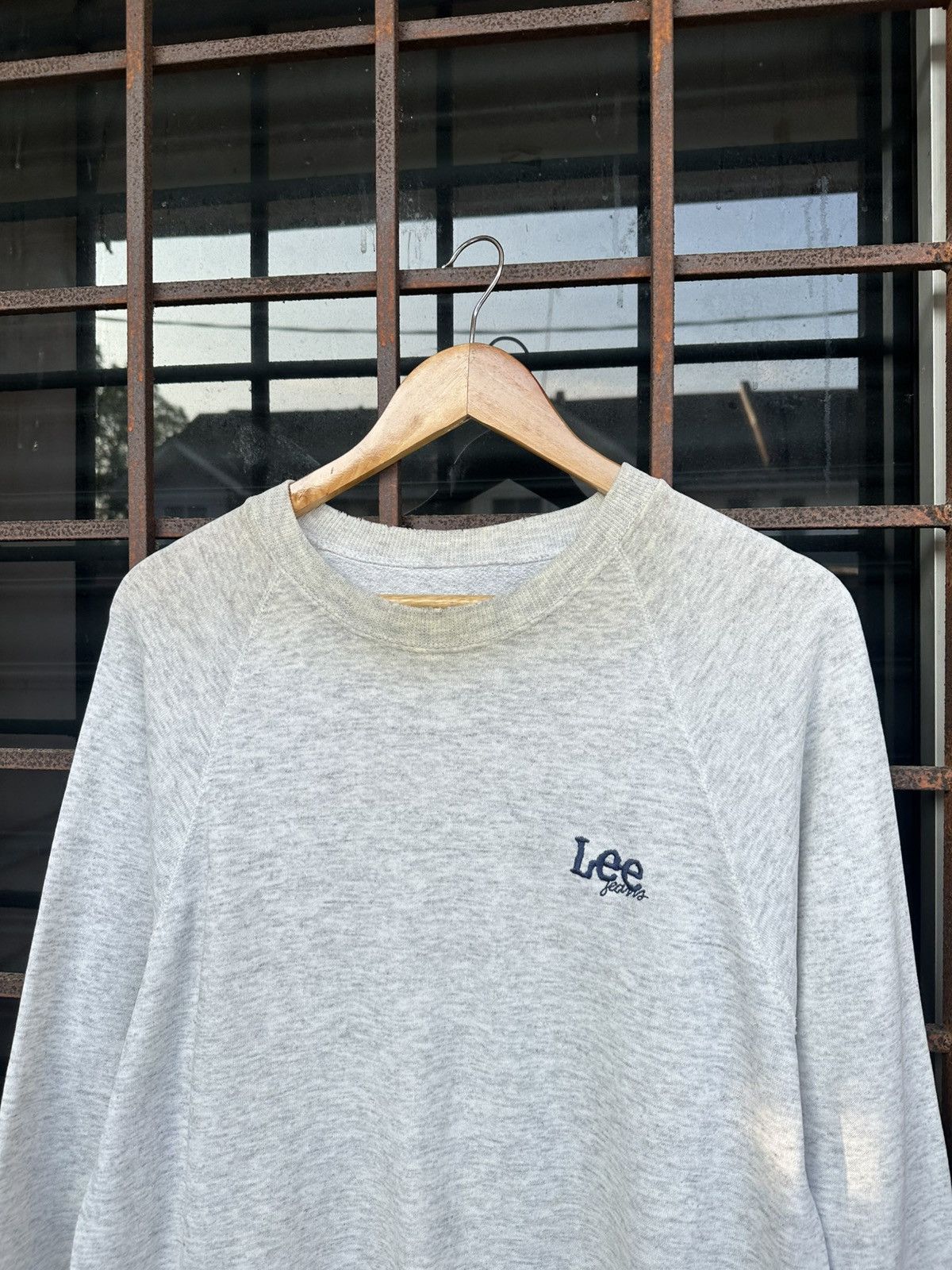 Vintage Vintage Lee THRASHED Plain Crewneck Size US L / EU 52-54 / 3 - 5 Thumbnail