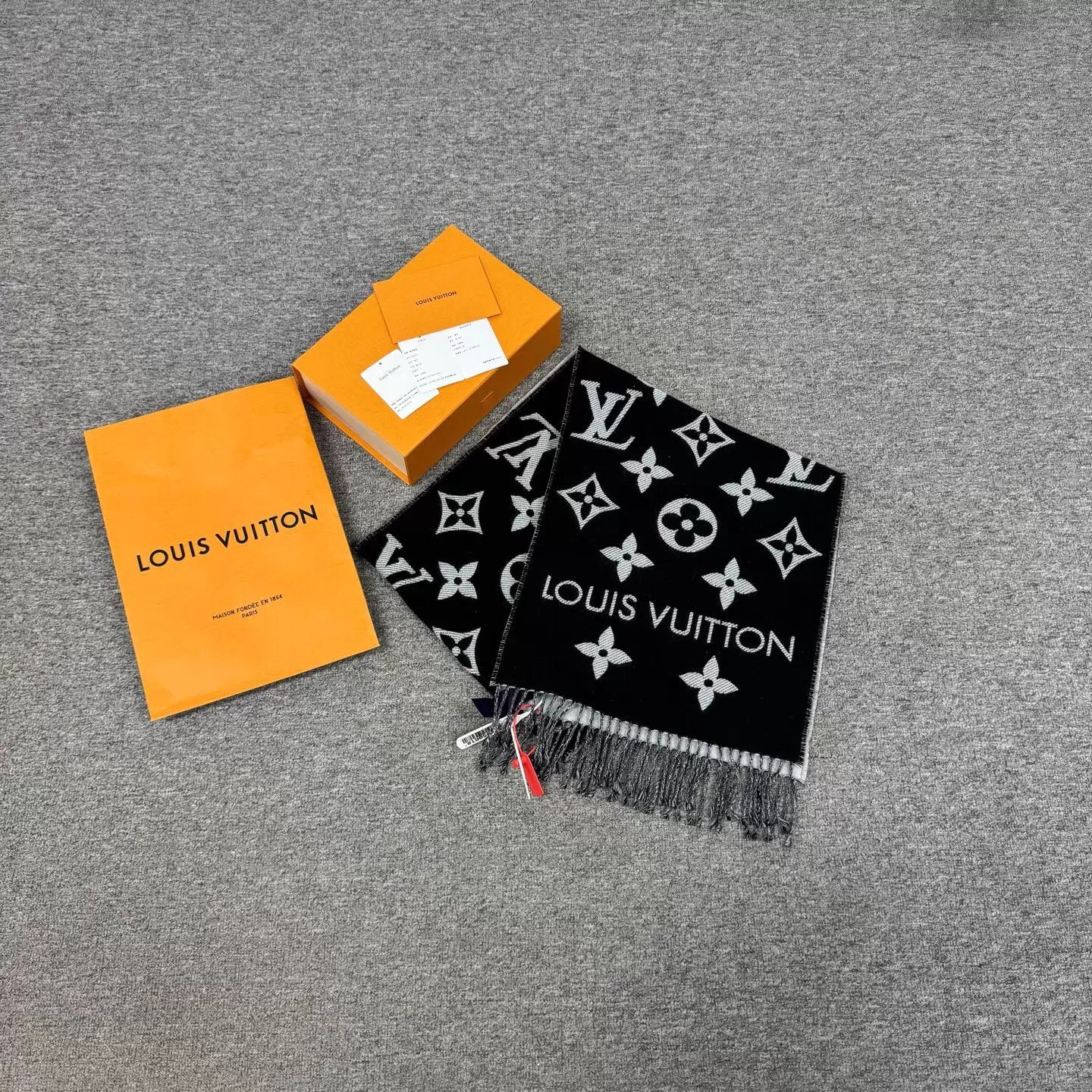 Louis Vuitton LV Monogram Tassel Scarf B&W Color Blocked 100% Wool Size ONE SIZE - 2 Thumbnail
