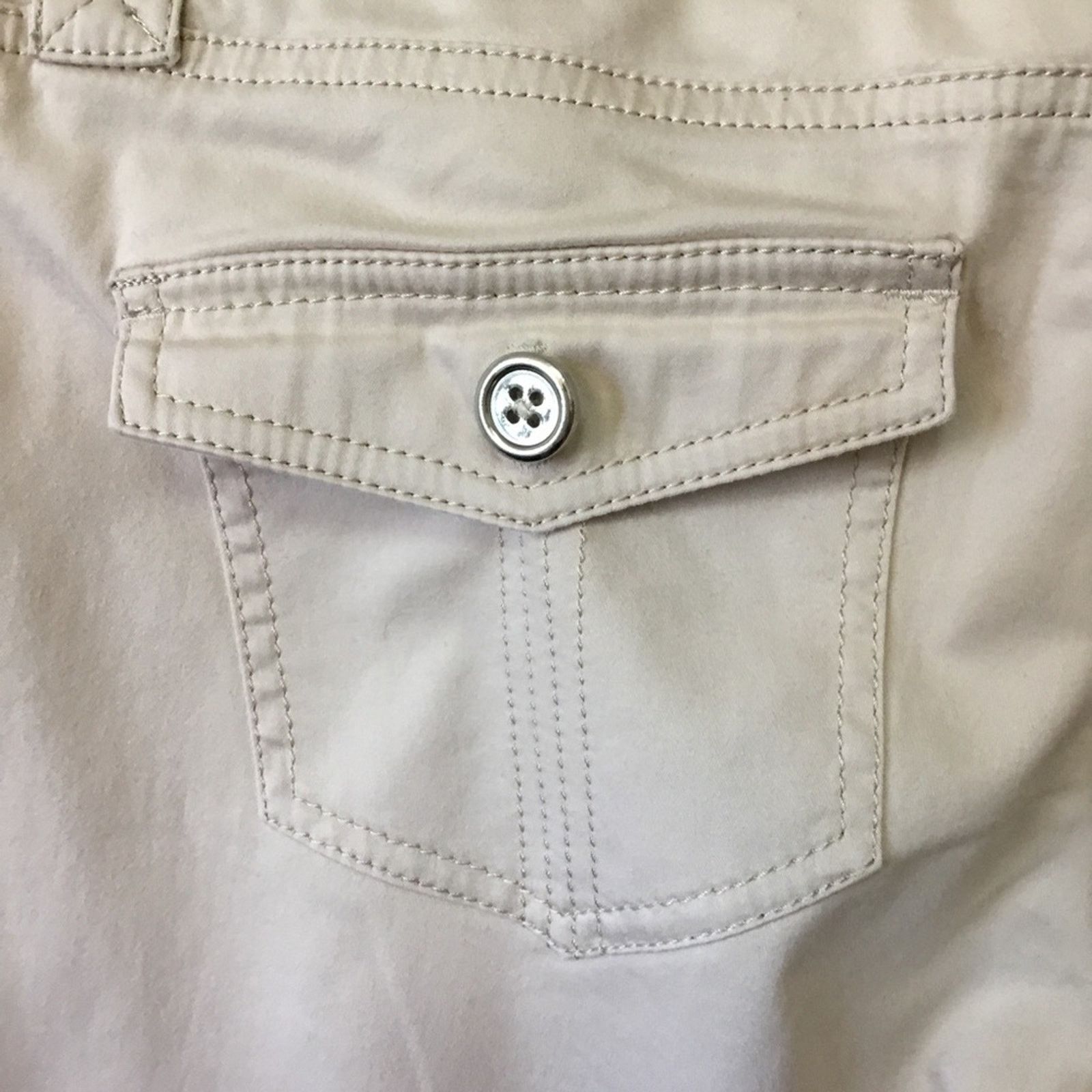 White House Black Market White House Black Market Beige Slim Petal Pushers Size 27" / US 4 / IT 40 - 6 Thumbnail