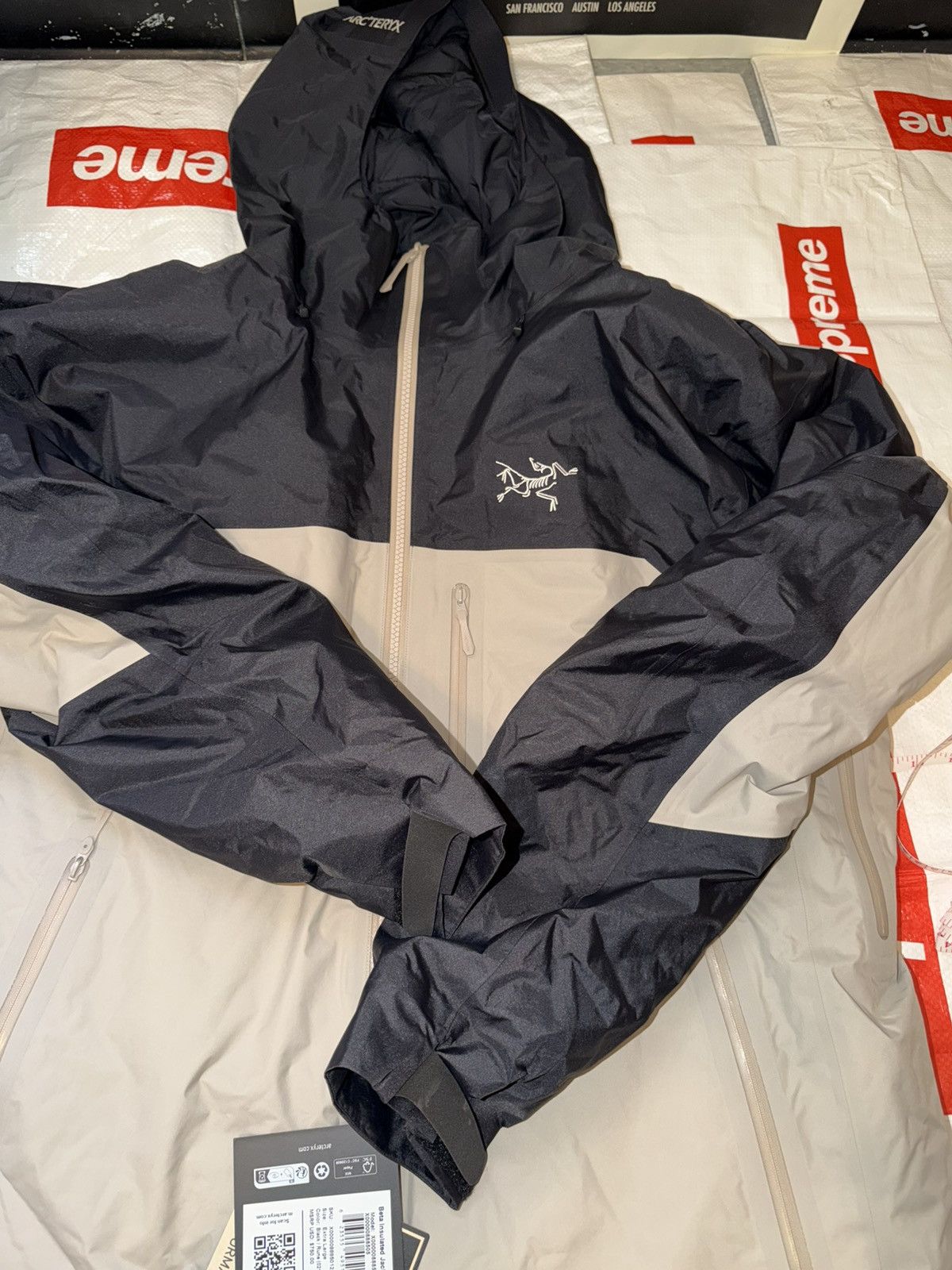 Arc'teryx Arc’teryx Beta Insulated Jacket Black Rune Size US XL / EU 56 / 4 - 8 Thumbnail