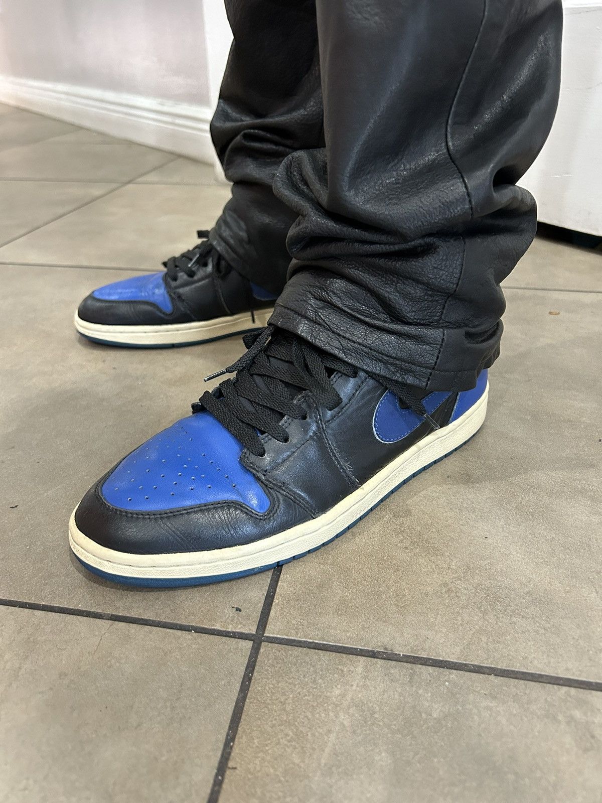 Jordan Brand Air Jordan 1 retro Royal 2001 Size US 10.5 / EU 43-44 - 1 Thumbnail