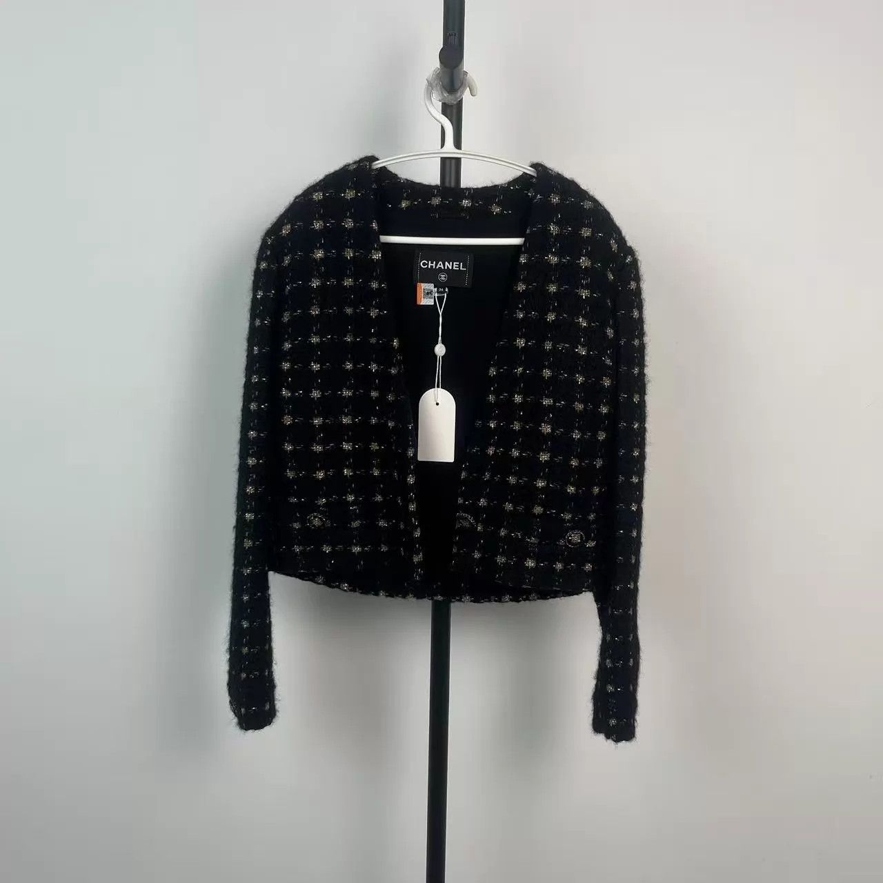 Chanel CHANEL Snow Tweed Short V-neck Jacket Black 34 Size XS / US 0-2 / IT 36-38 - 1 Thumbnail