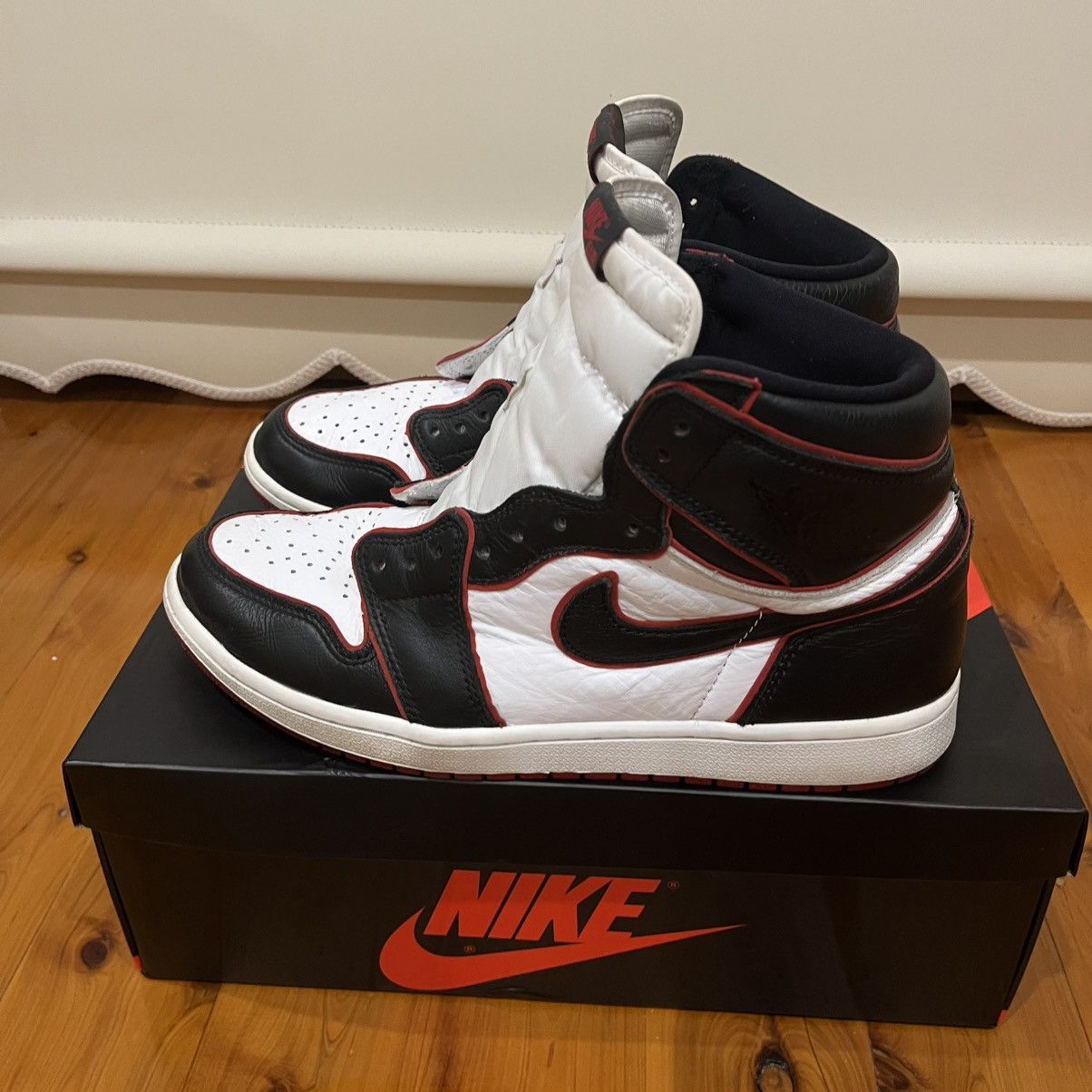 Jordan Brand Jordan 1 Retro High ‘Bloodline’ Size US 10 / EU 43 - 3 Thumbnail