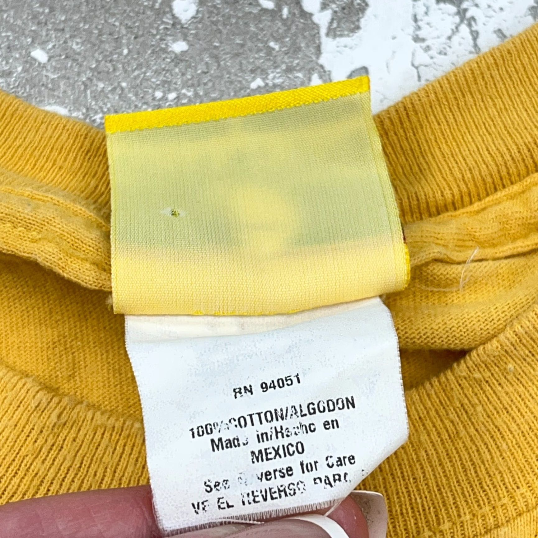 Vintage VINTAGE Duck Head Shirt Men L Yellow Tee Y2K Cyber Preppy Script Spell Out * Size US L / EU 52-54 / 3 - 5 Thumbnail