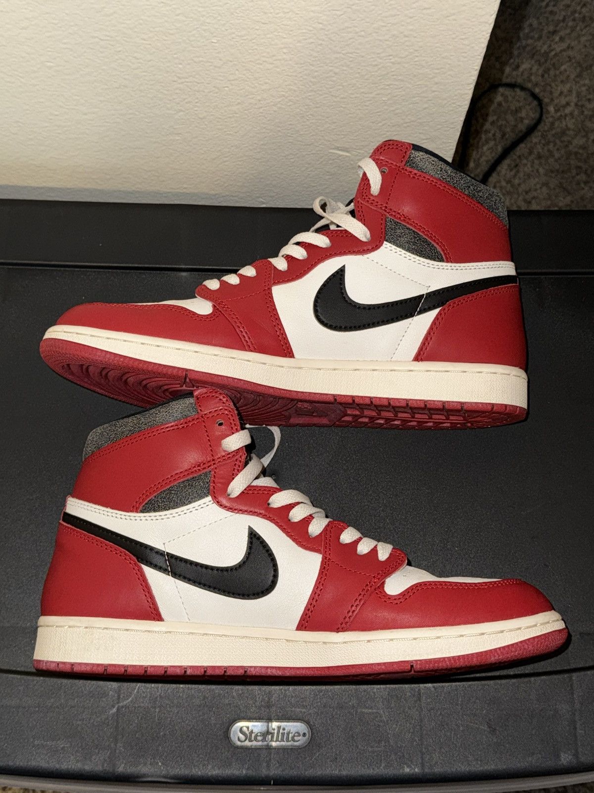 Jordan Brand Jordan 1 Chicago Lost and Found Size US 11 / EU 44 - 2 Thumbnail