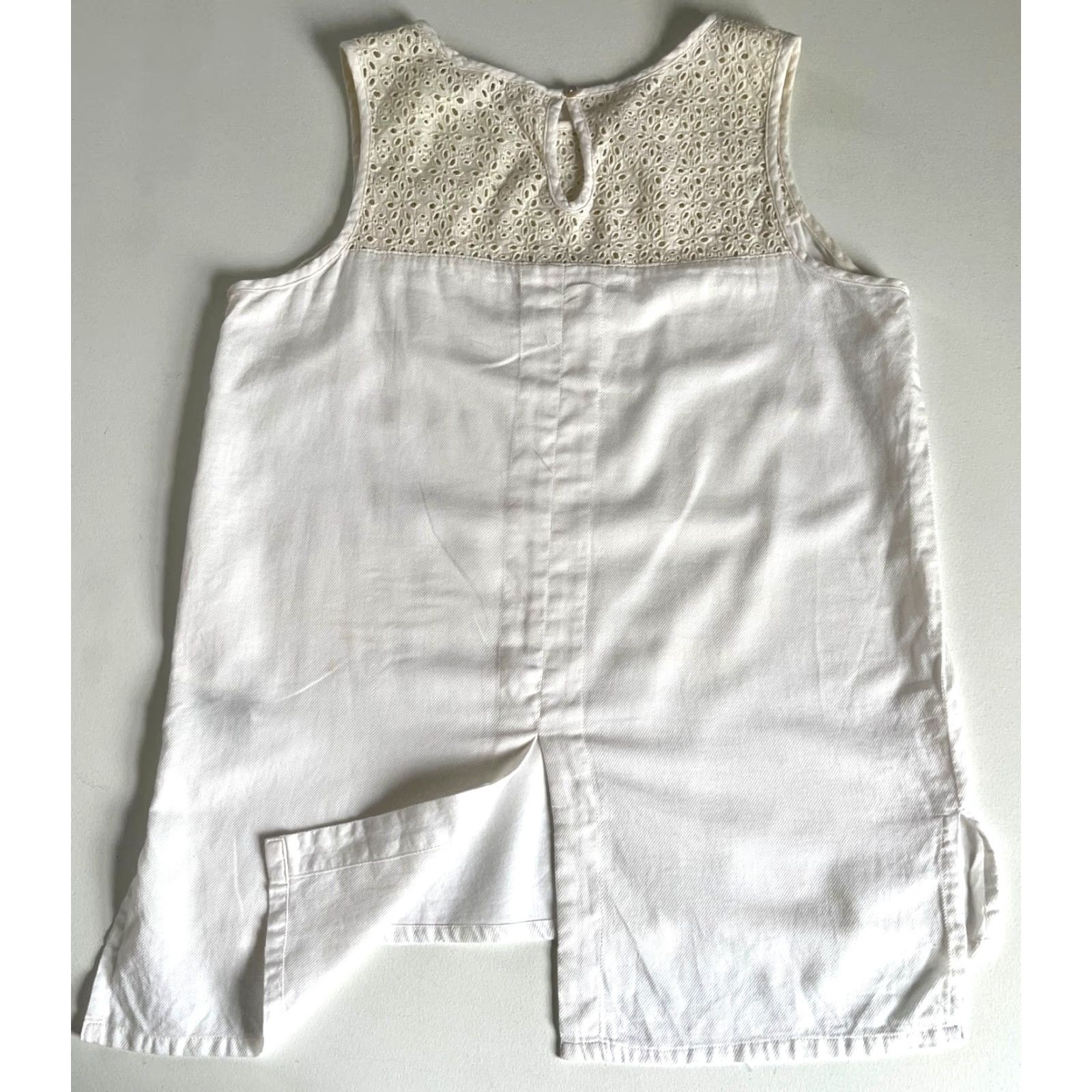 Mountain Khakis VINTAGE Mountain Khakis Women’s Sleeveless Top Eyelet Lace Yoke Relaxed Sz S Tank White Cotton Be Basic Beach City Outdoor Lightweight Size S / US 4 / IT 40 - 3 Thumbnail