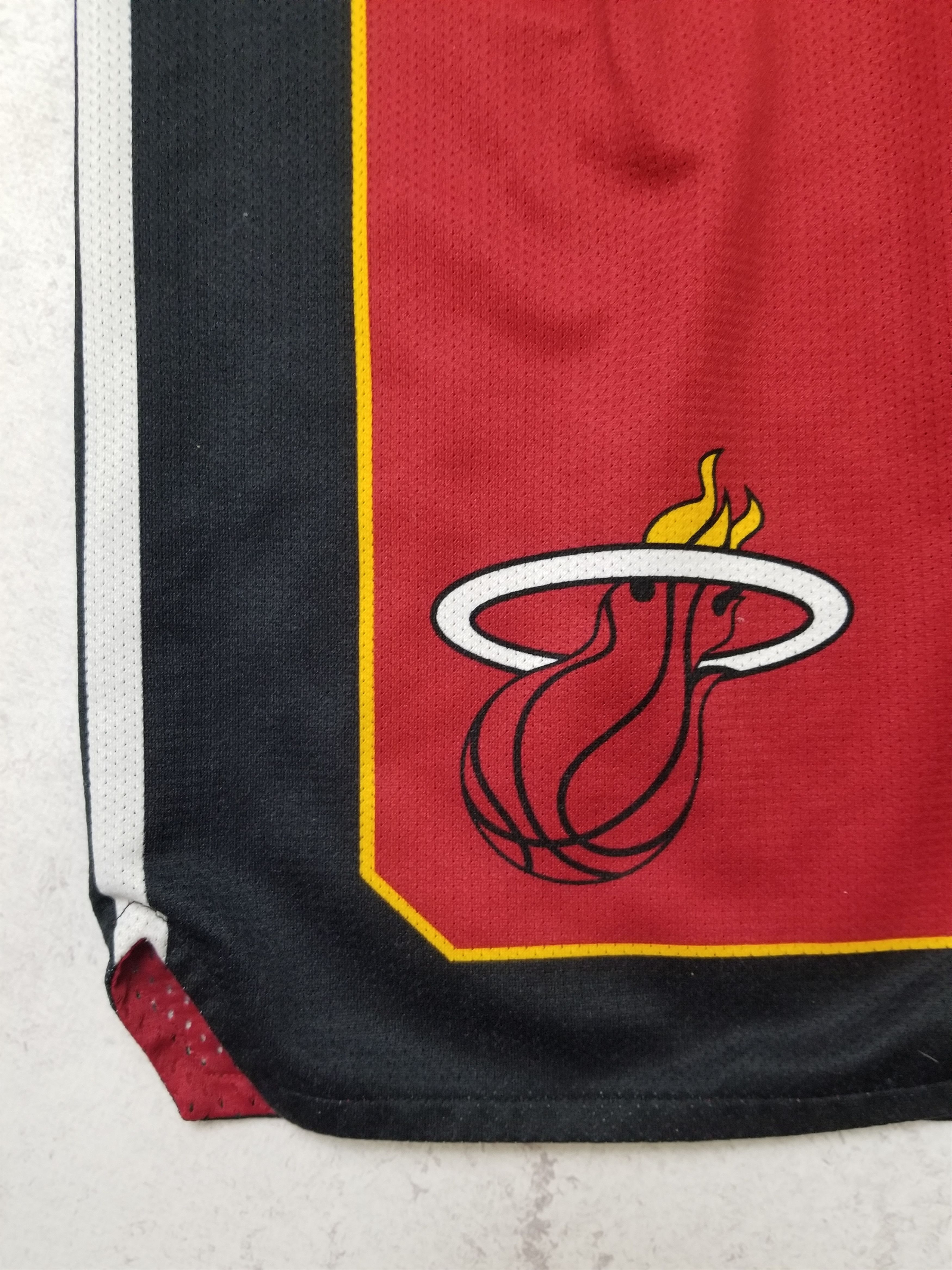 Champion Vintage Champion Miami Heat NBA Basketball Shorts Size M Size US 32 / EU 48 - 13 Thumbnail