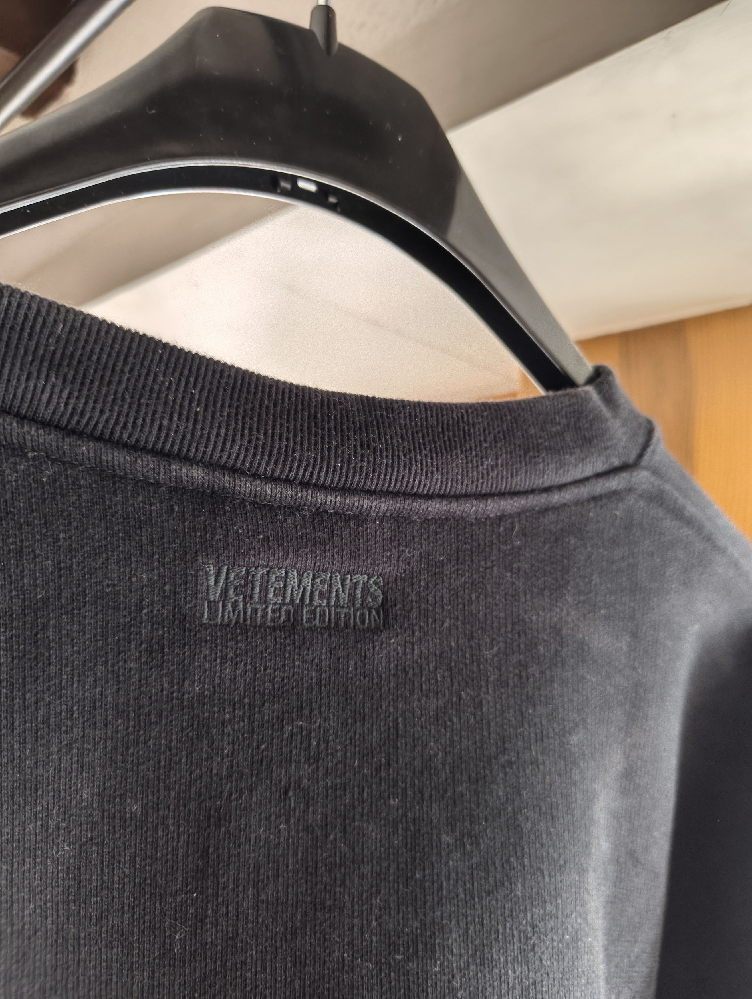 Vetements Vetements "think differently" Sweater Size US S / EU 44-46 / 1 - 4 Thumbnail